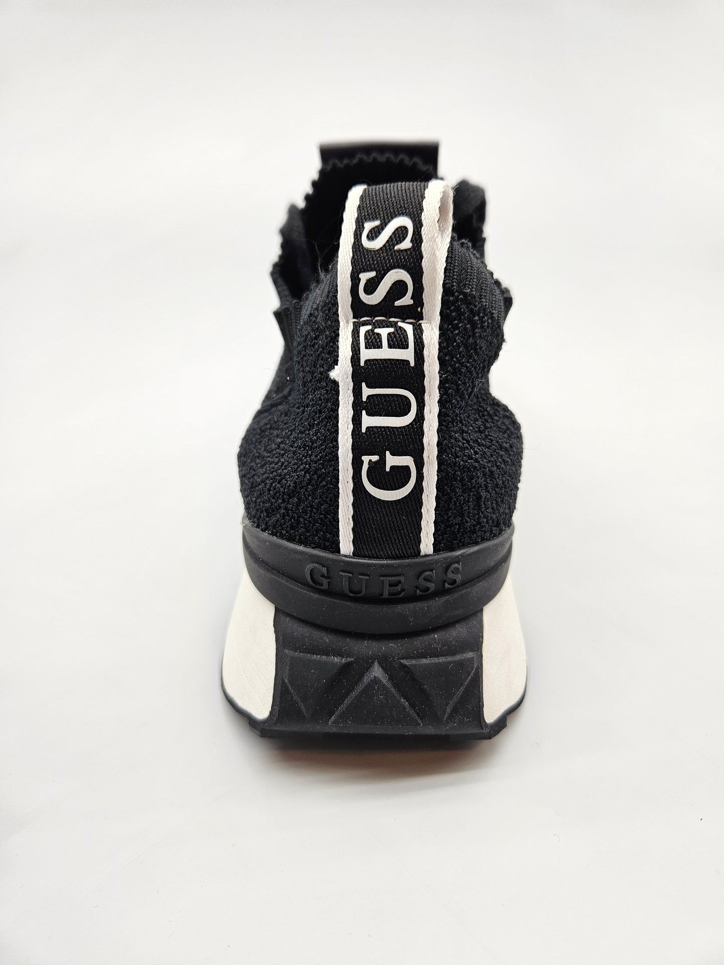 GUESS NOVI ORIGINAL PATIKI BR 40