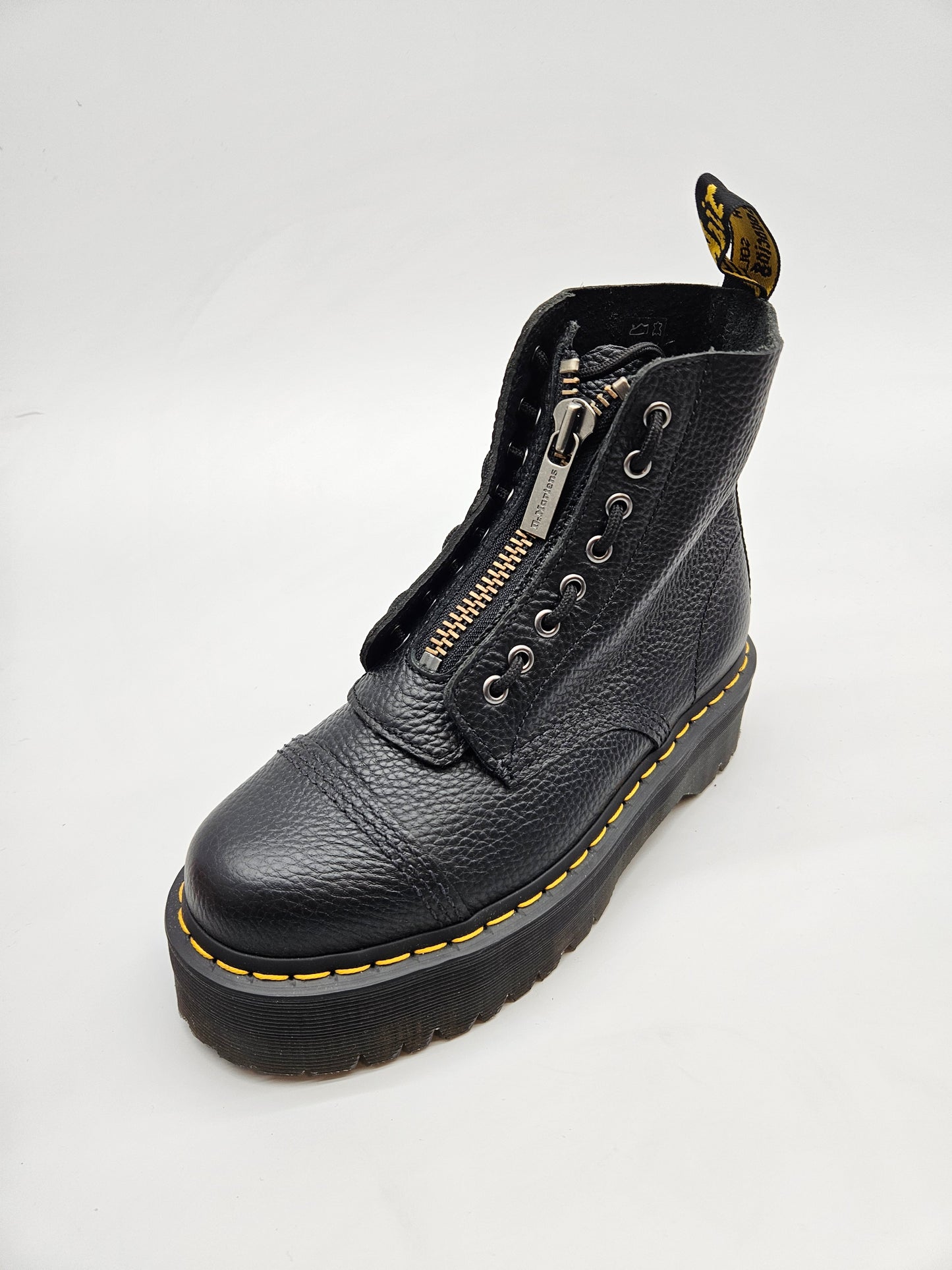 DR MARTINS NOVI ORIGINAL KOZNI CIZMI BR 39