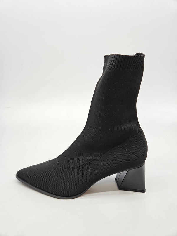 NEXT NOVI ORIGINAL CIZMI BR 43