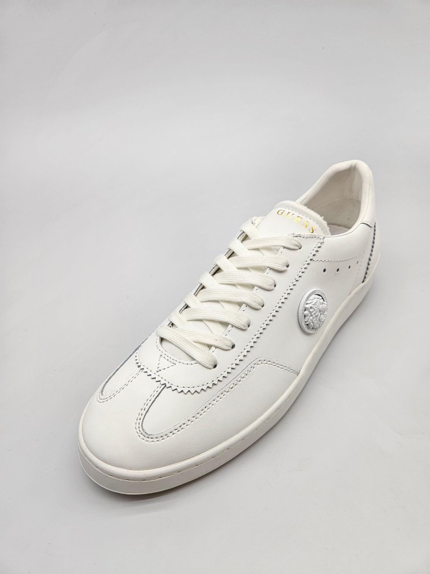 GUESS NOVI ORIGINAL KOZNI PATIKI BR 43