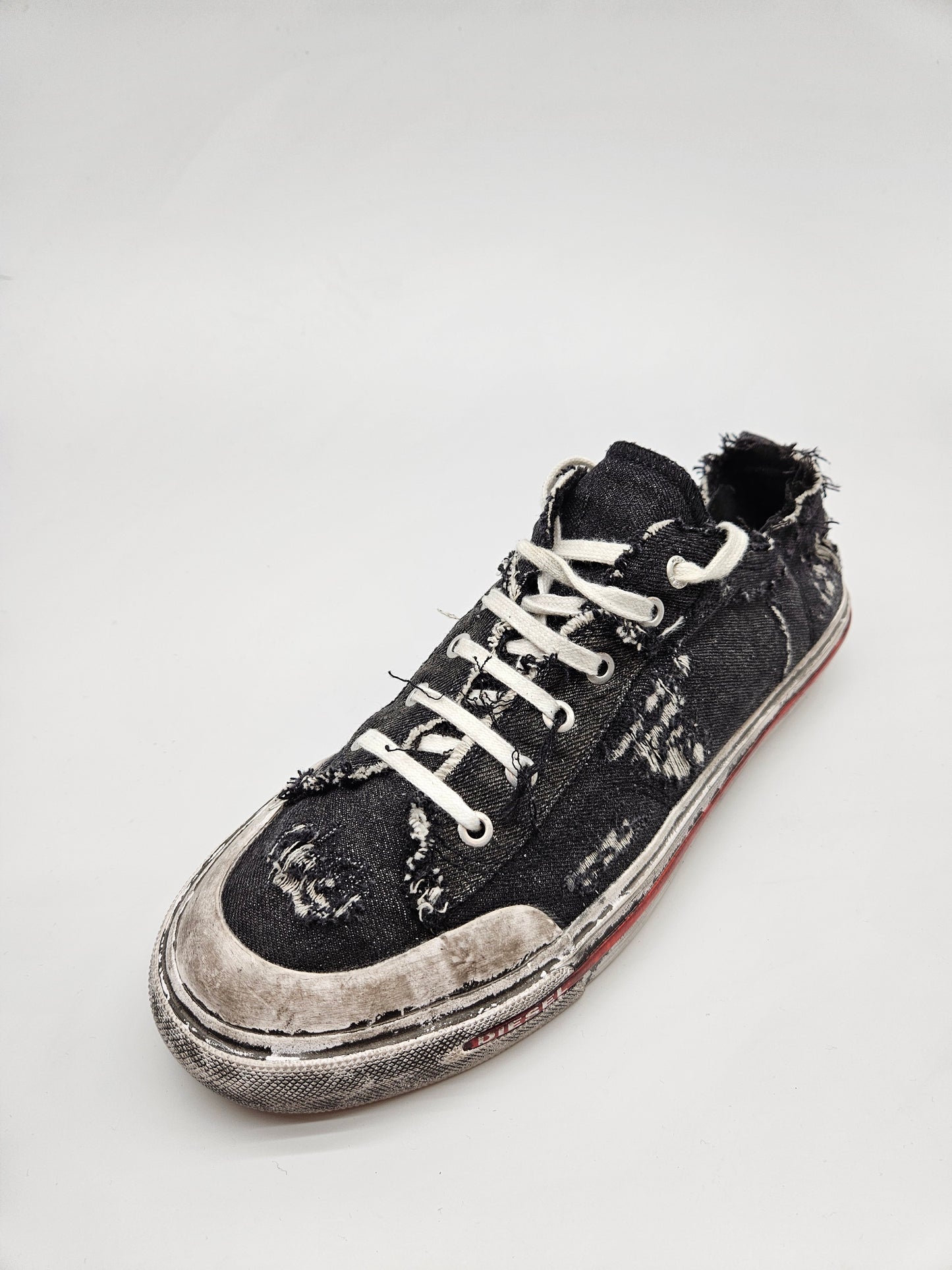 DIESEL NOVI ORIGINAL PATIKI BR 44