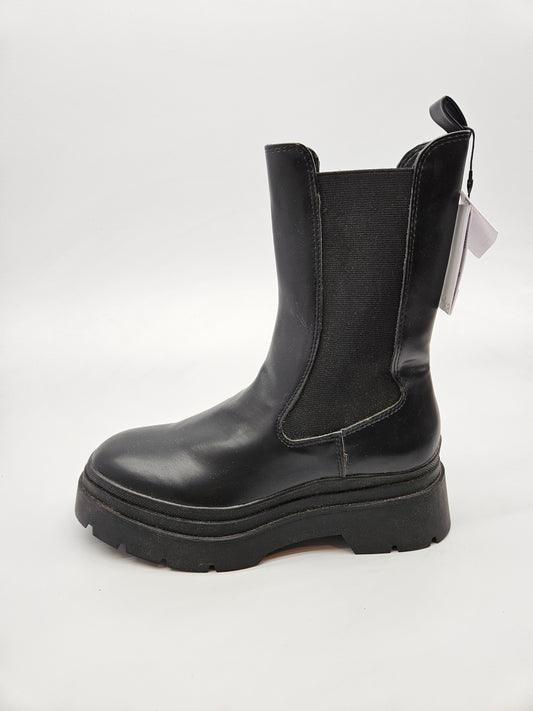 BERSHKA NOVI ORIGINAL CIZMI BR 39