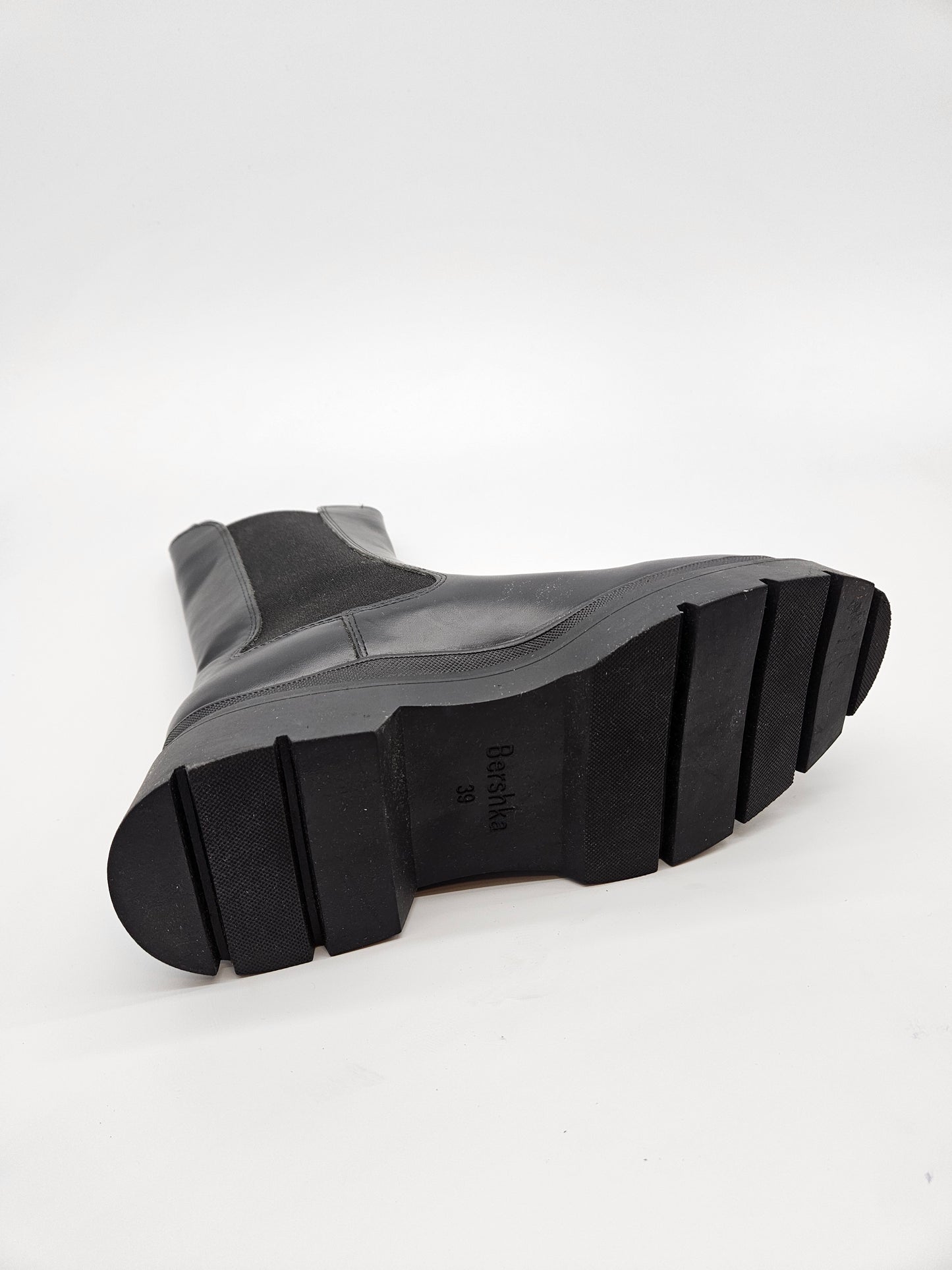 BERSHKA NOVI ORIGINAL CIZMI BR 39