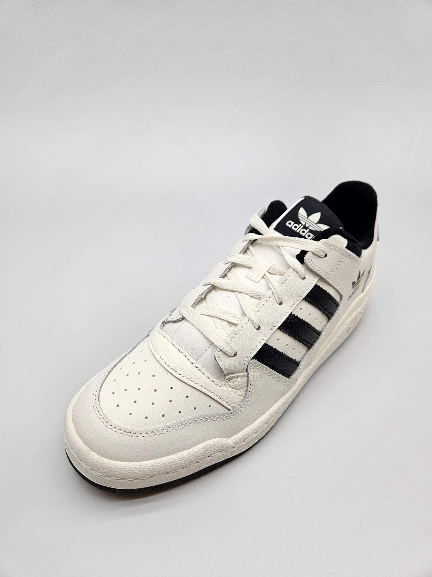 ADIDAS NOVI ORIGINAL PATIKI BR 45