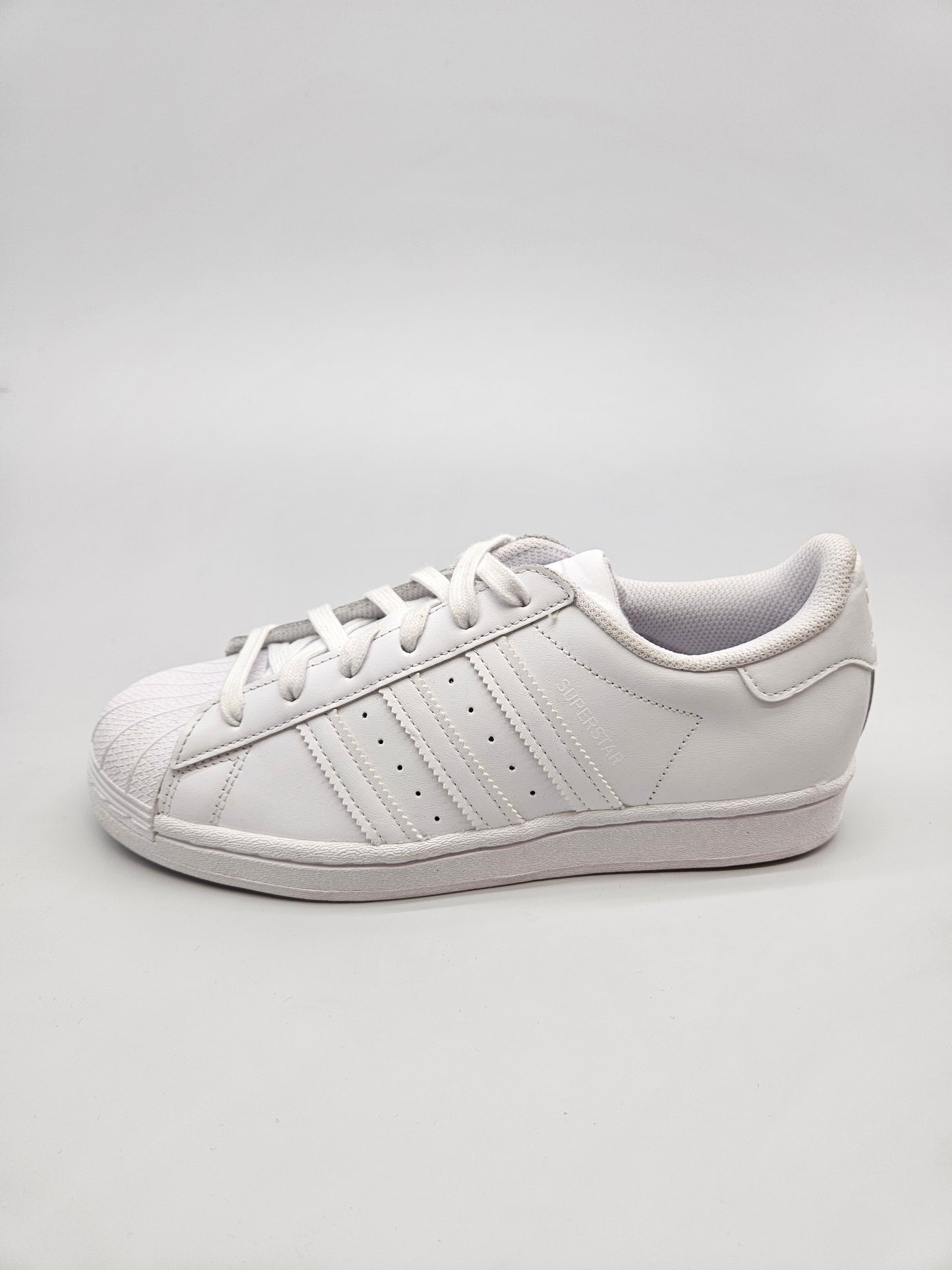 ADIDAS SUPERSTAR NOVI ORIGINAL PATIKI BR 39