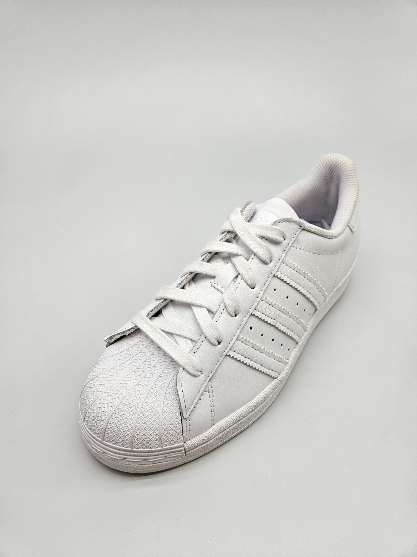 ADIDAS SUPERSTAR NOVI ORIGINAL PATIKI BR 39