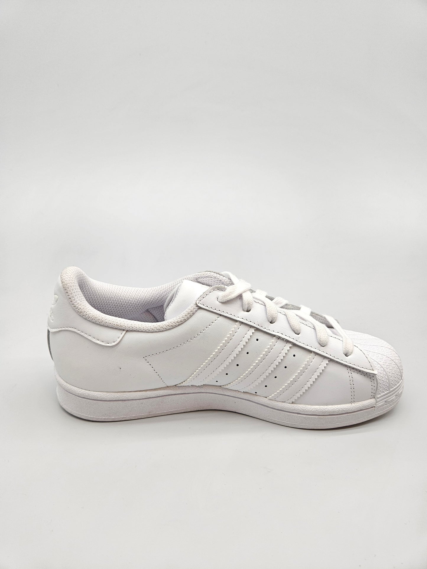 ADIDAS SUPERSTAR NOVI ORIGINAL PATIKI BR 39