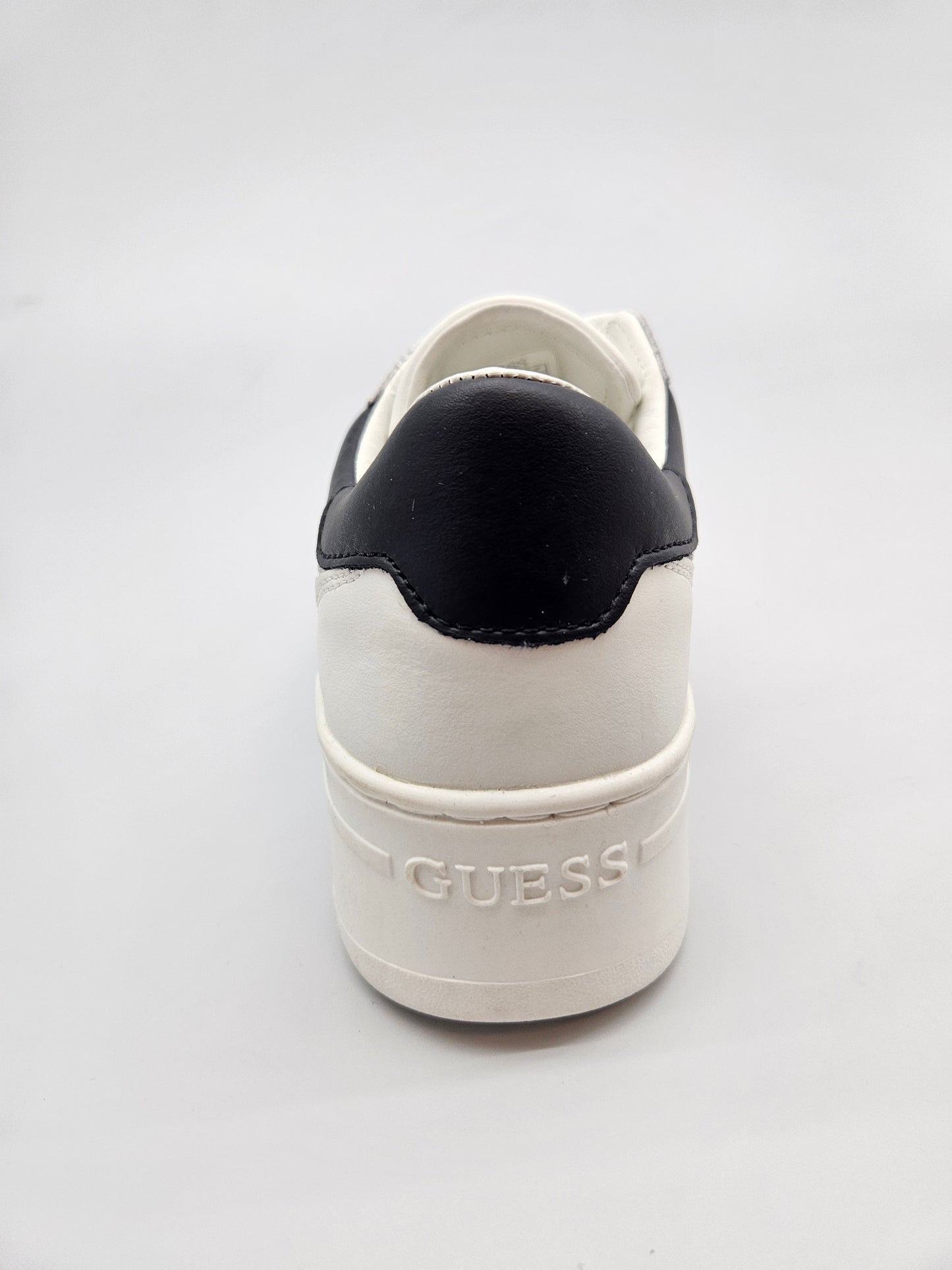 GUESS NOVI ORIGINAL PATIKI BR 39