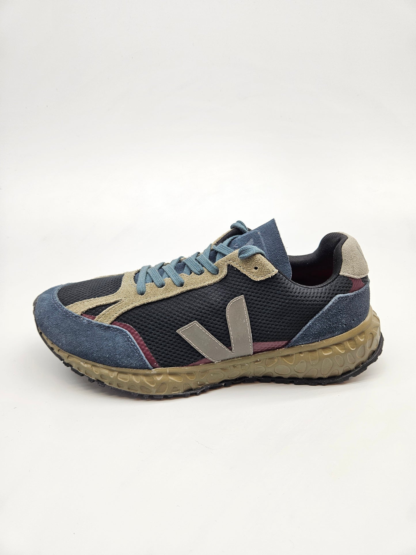 VEJA NOVI ORIGINAL PATIKI BR 41