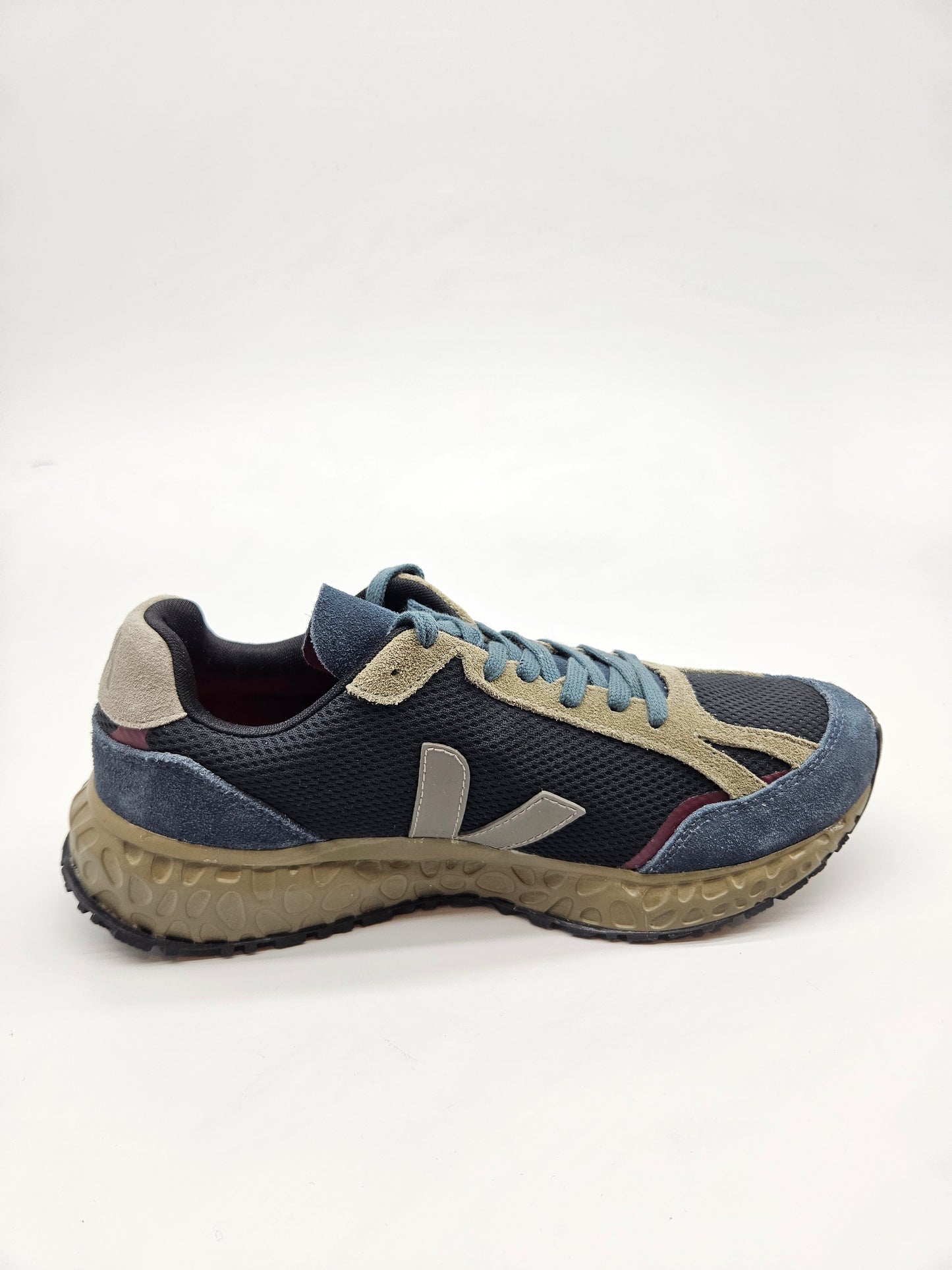 VEJA NOVI ORIGINAL PATIKI BR 41
