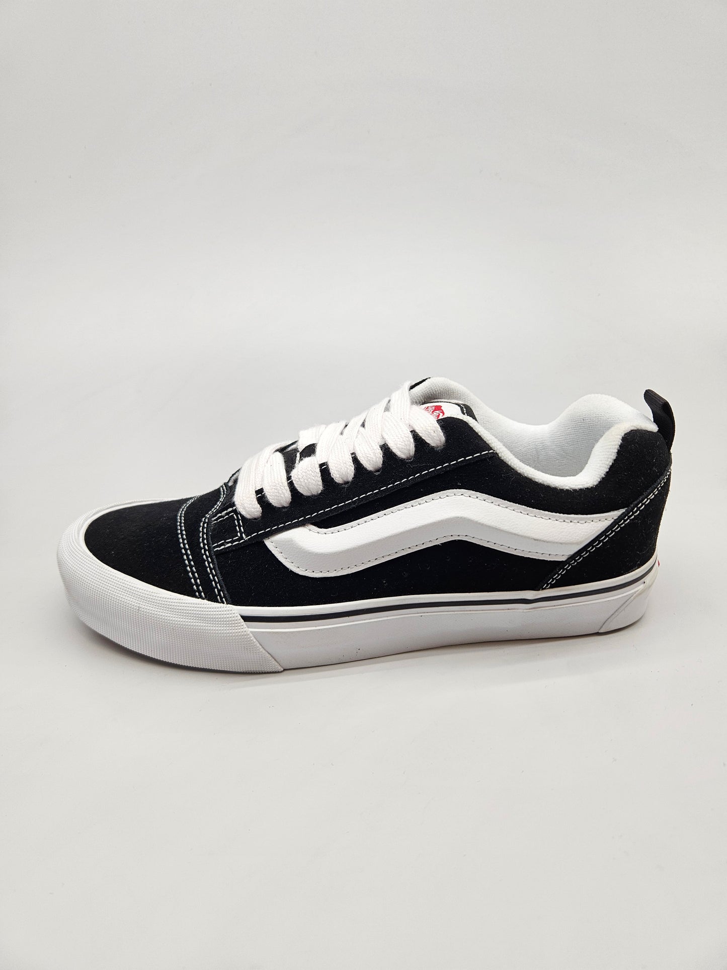 VANS NOVI ORIGINAL PATIKI BR 42