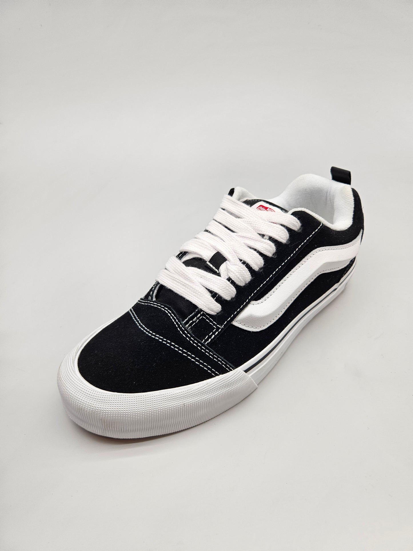 VANS NOVI ORIGINAL PATIKI BR 42