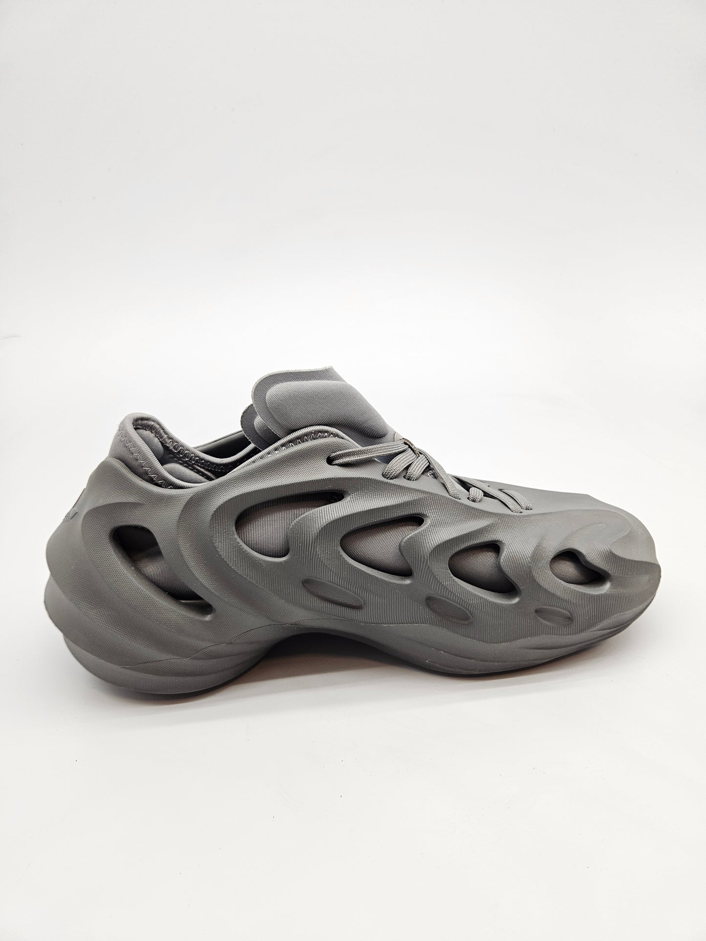 ADIDAS NOVI ORIGINAL PATIKI BR 40.5