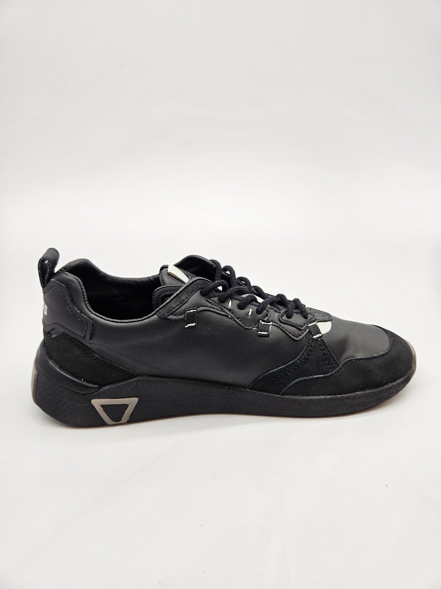 GUESS NOVI ORIGINAL PATIKI BR 45