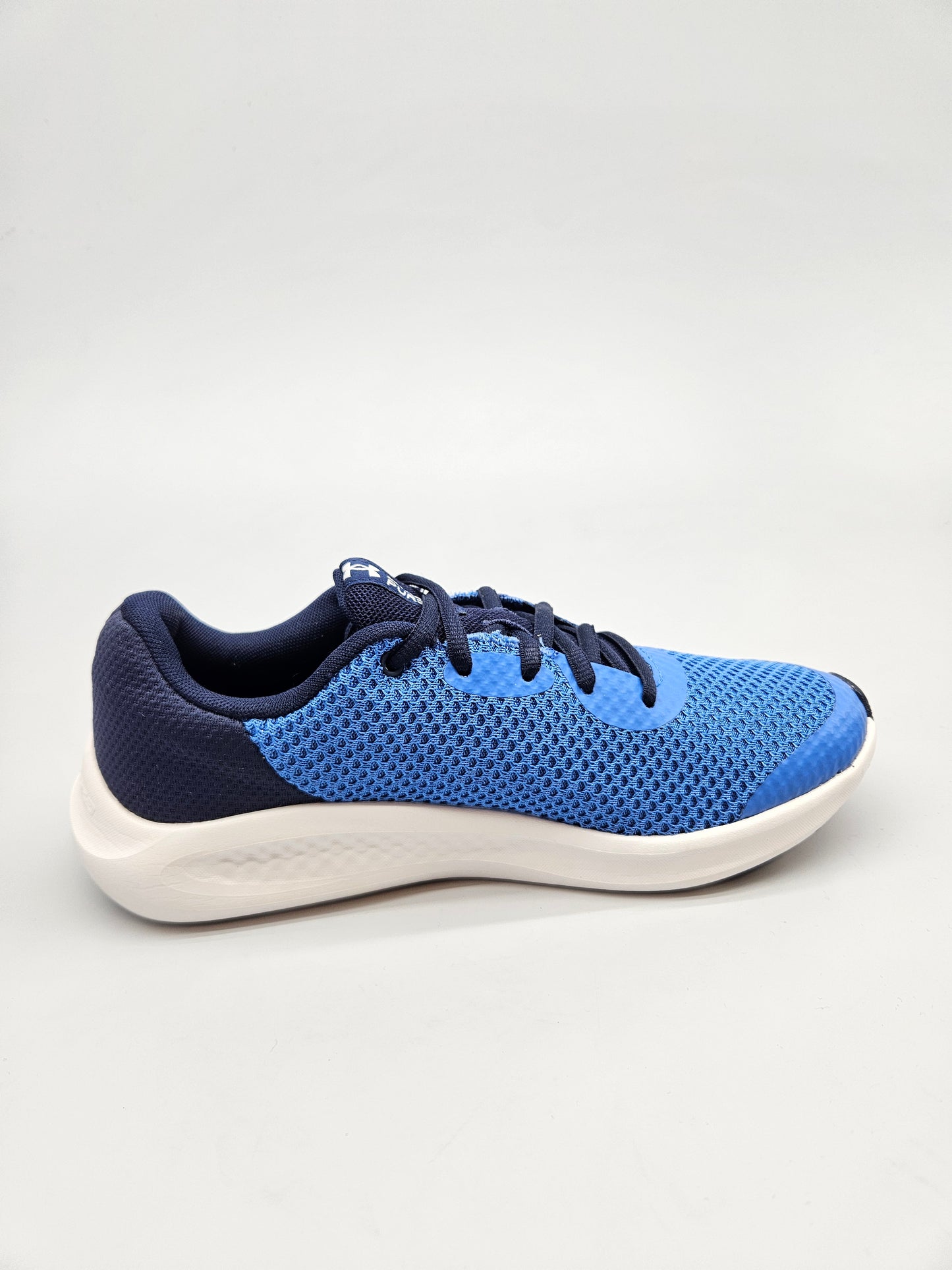UNDER ARMOUR ORIGINAL NOVI PATIKI BR 38