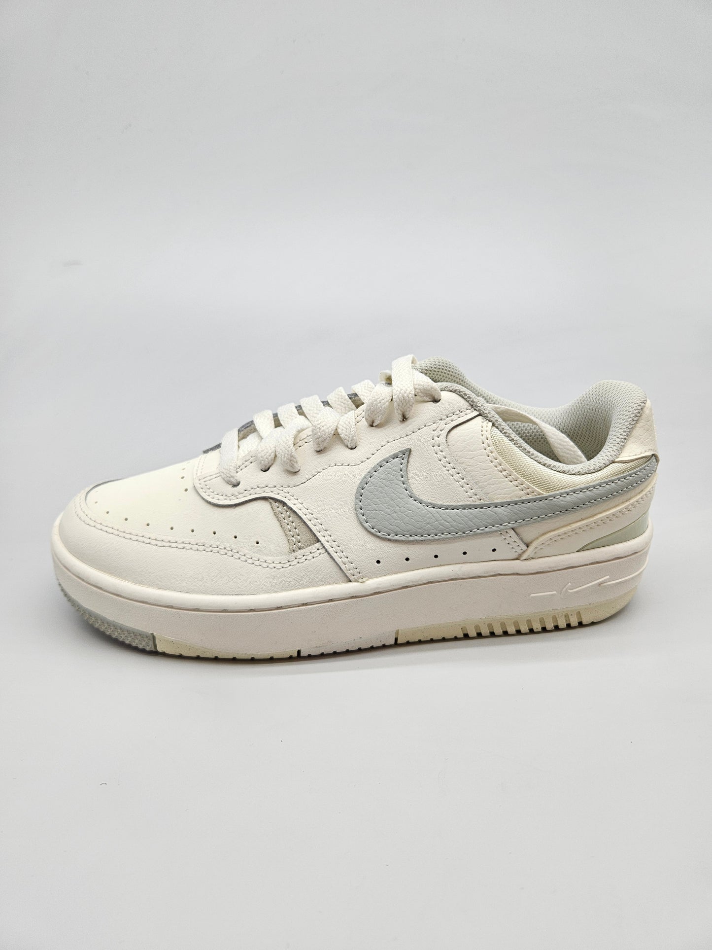 NIKE NOVI ORIGINAL PATIKI BR 38