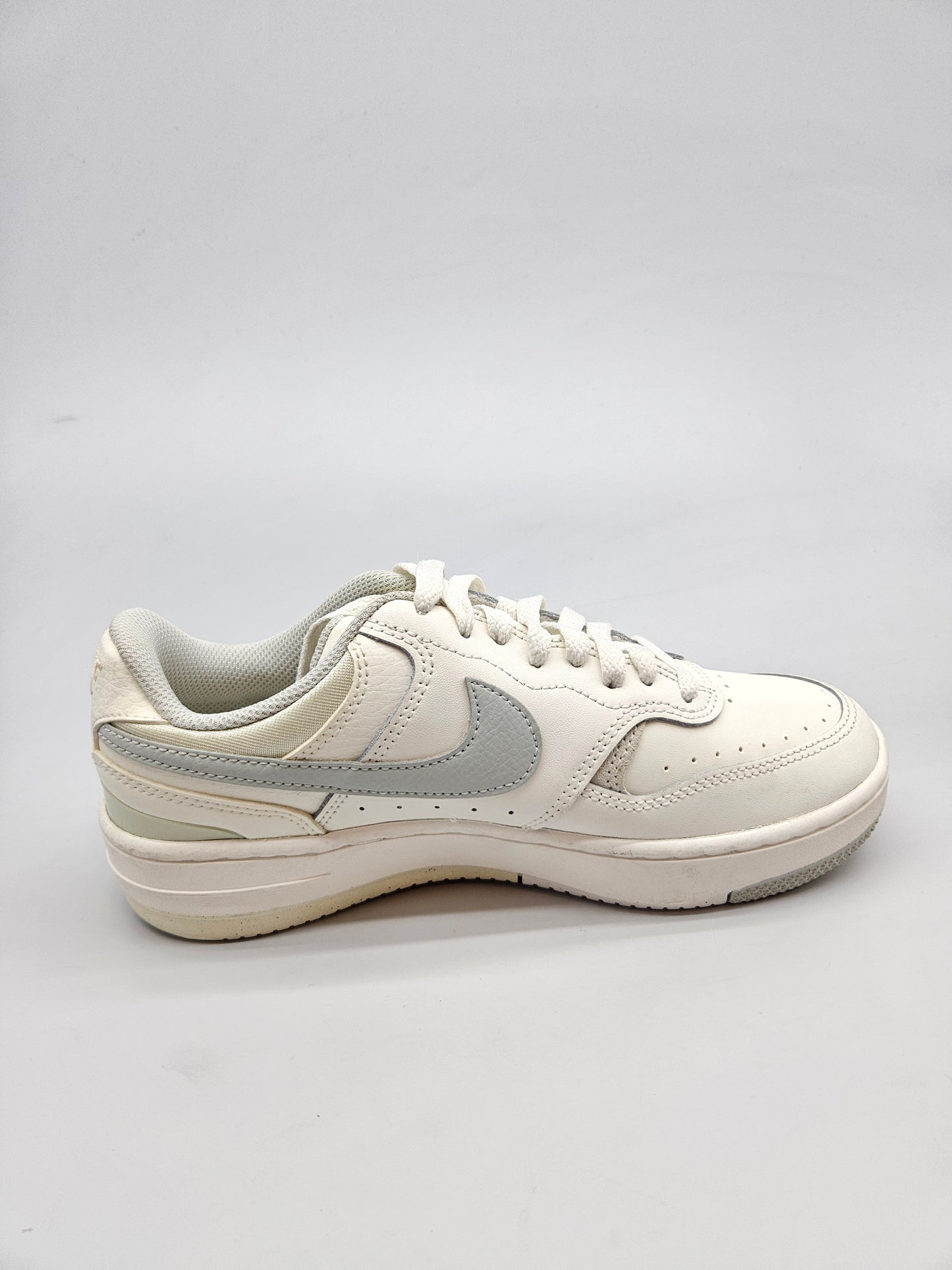 NIKE NOVI ORIGINAL PATIKI BR 38