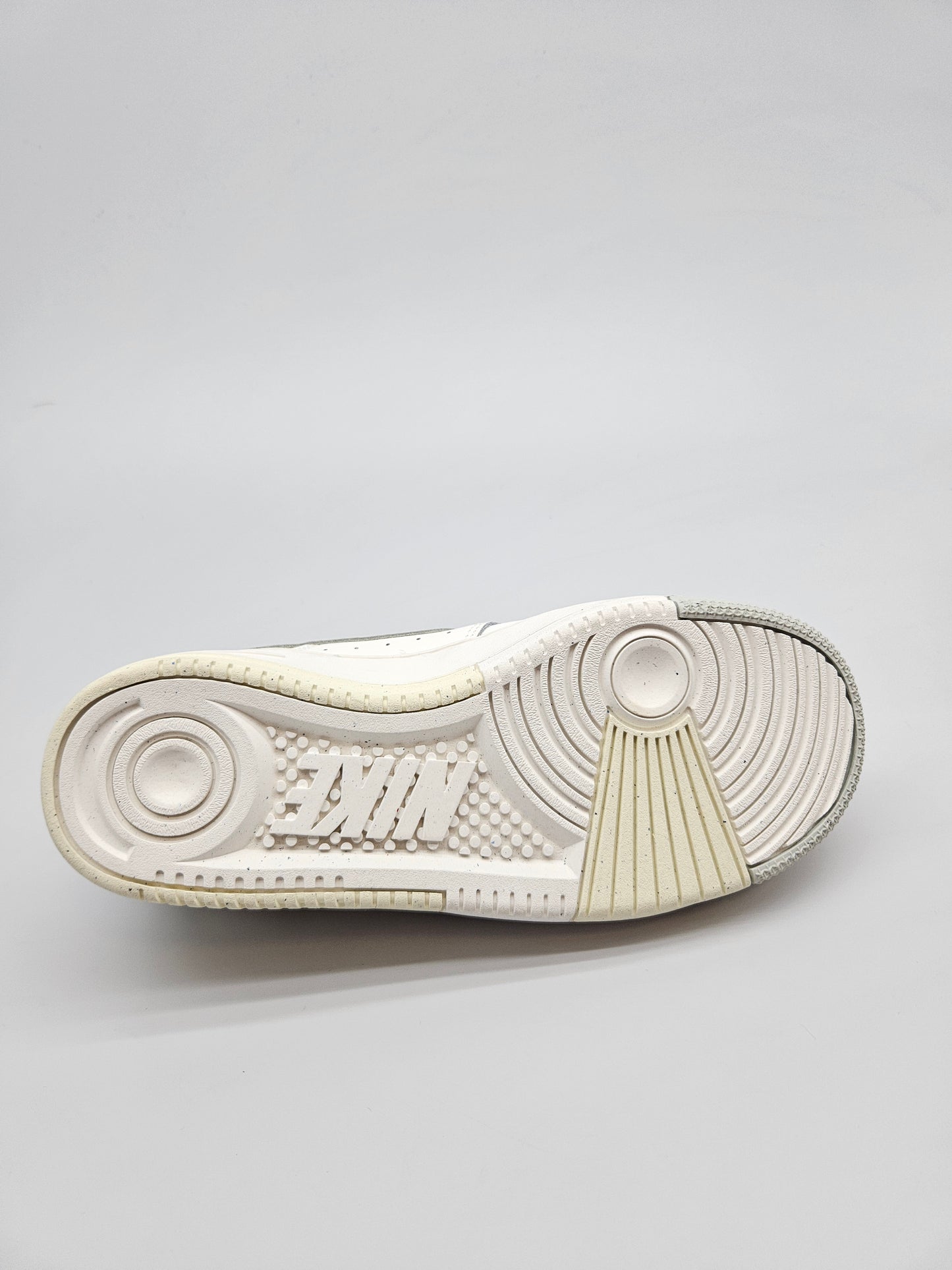 NIKE NOVI ORIGINAL PATIKI BR 38
