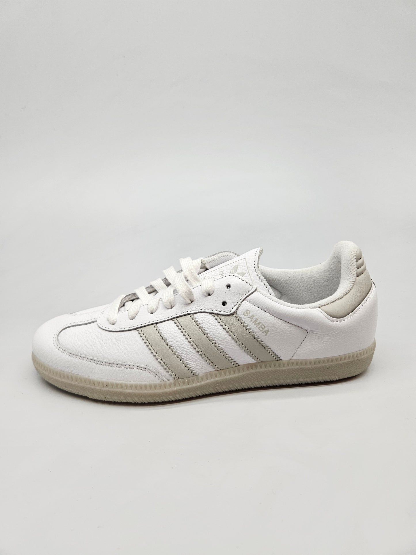 ADIDAS NOVI ORIGINAL PATIKI BR 40