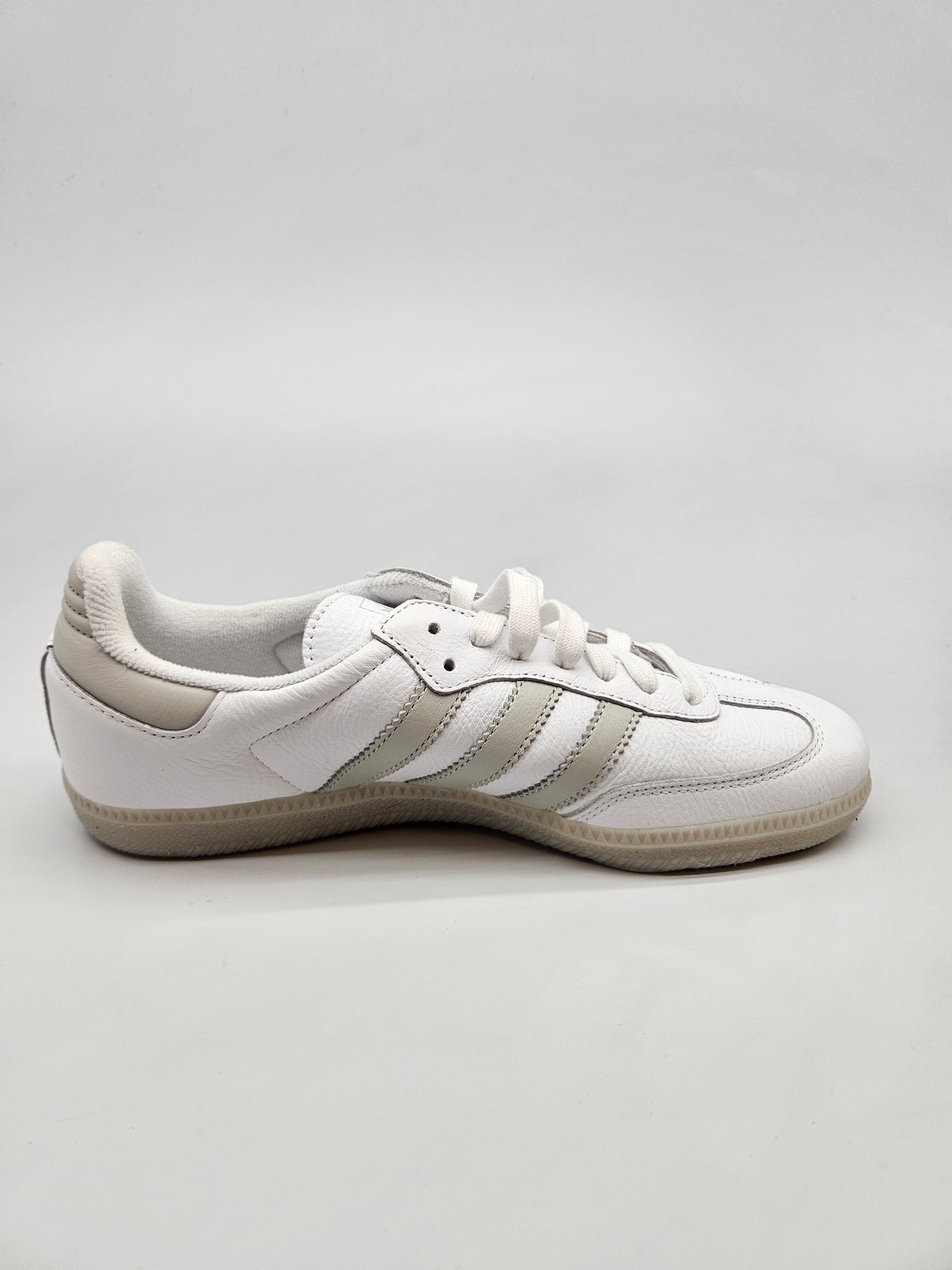 ADIDAS NOVI ORIGINAL PATIKI BR 40