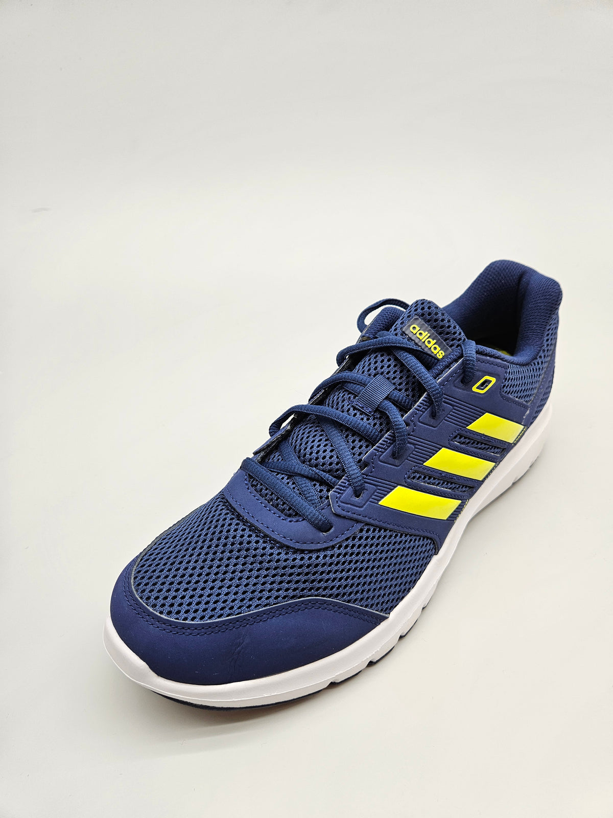 ADIDAS NOVI ORIGINAL PATIKI BR 44