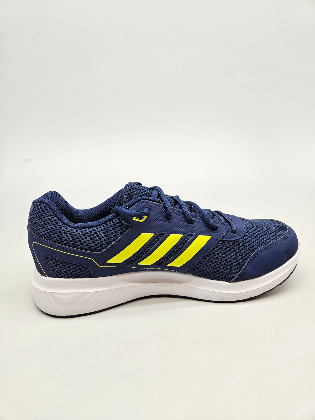 ADIDAS NOVI ORIGINAL PATIKI BR 44