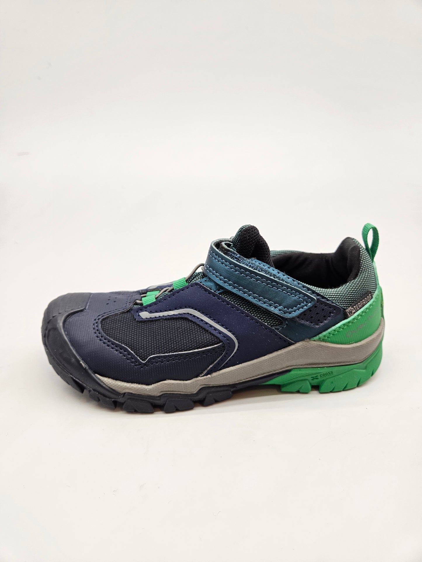 QUECHUA NOVI VODOOTPORNI ORIGINAL PATIKI BR 32