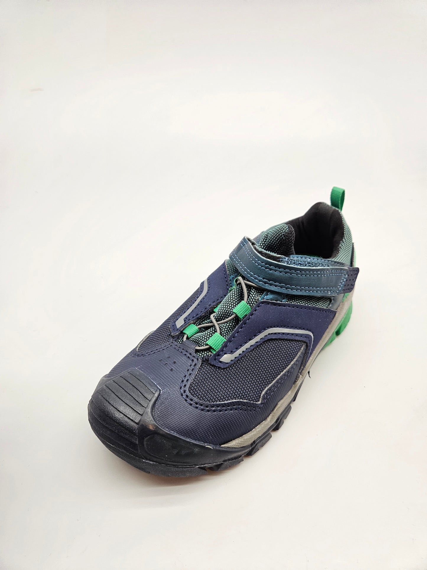 QUECHUA NOVI VODOOTPORNI ORIGINAL PATIKI BR 32