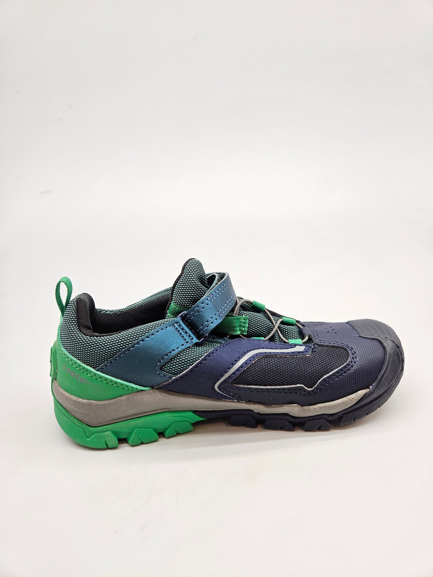QUECHUA NOVI VODOOTPORNI ORIGINAL PATIKI BR 32