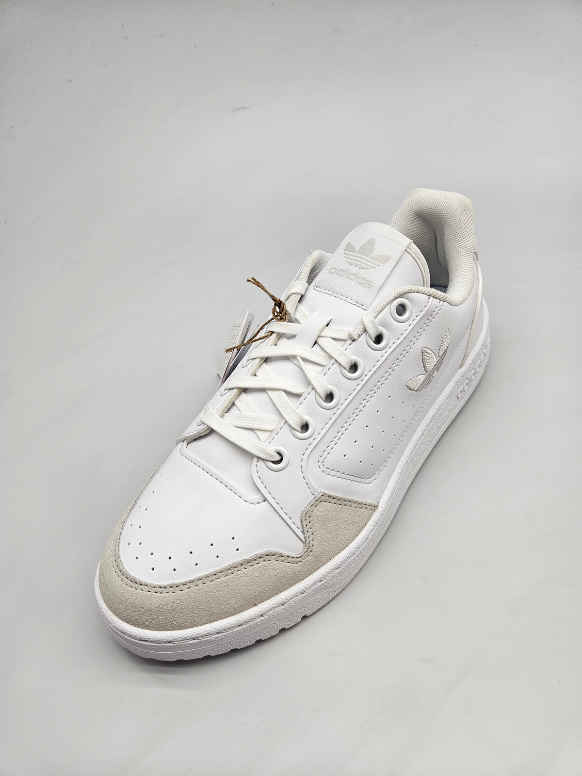 ADIDAS NOVI ORIGINAL PATIKI BR 43