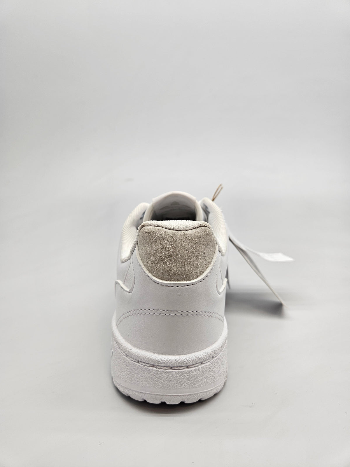 ADIDAS NOVI ORIGINAL PATIKI BR 43