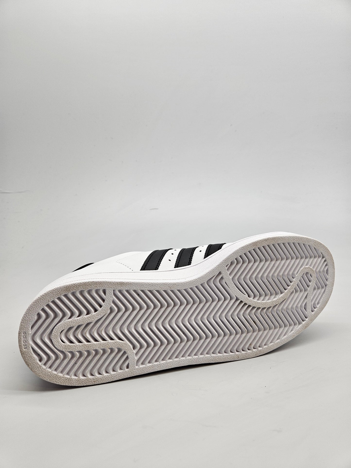 ADIDAS SUPERSTAR NOVI ORIGINAL PATIKI BR 40.5