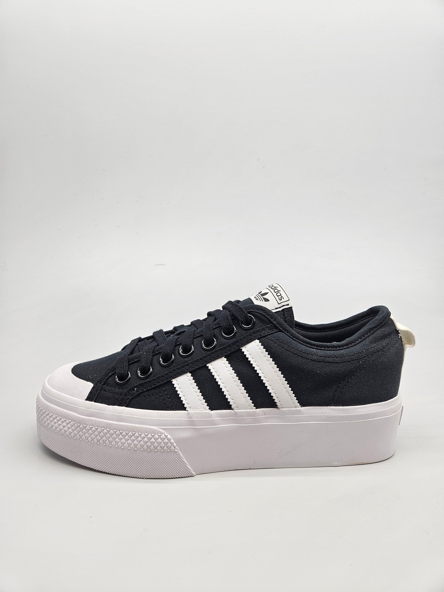 ADIDAS NOVI ORIGINAL PATIKI BR 41