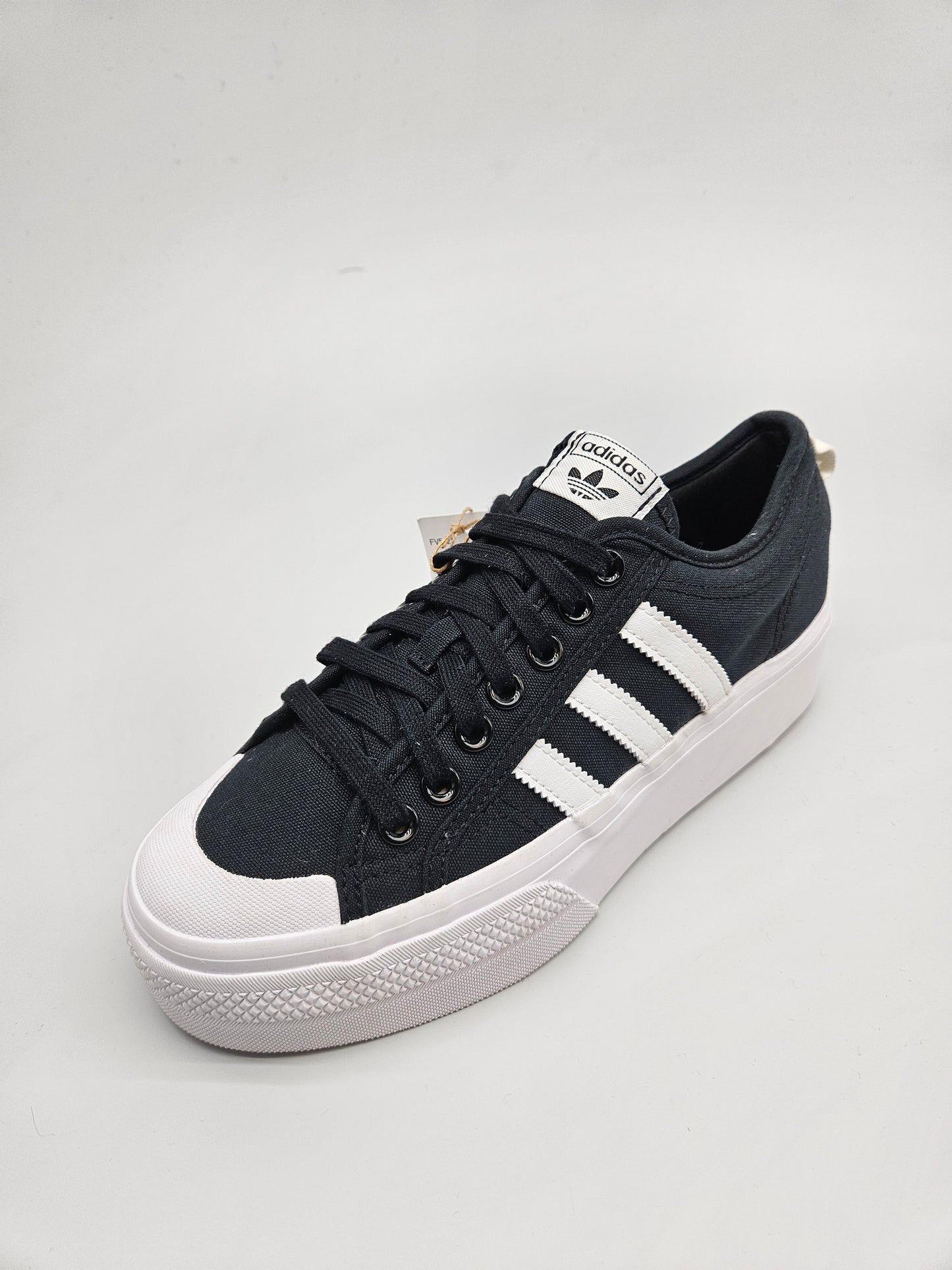 ADIDAS NOVI ORIGINAL PATIKI BR 41