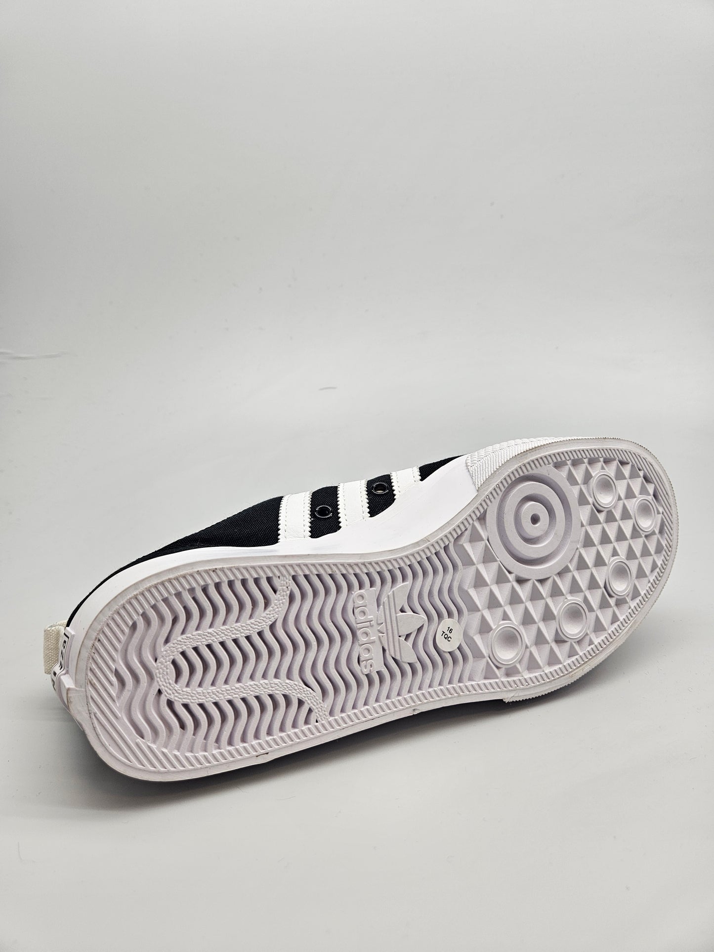 ADIDAS NOVI ORIGINAL PATIKI BR 41