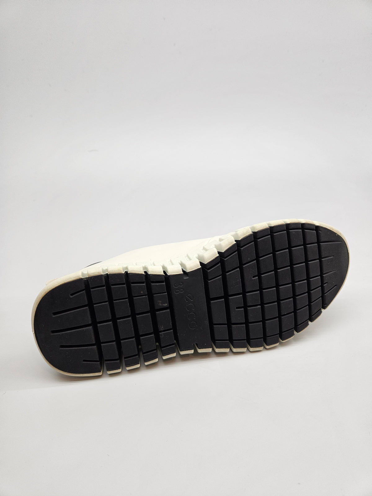ECCO ORIGINAL KOZNI PATIKI BR 38