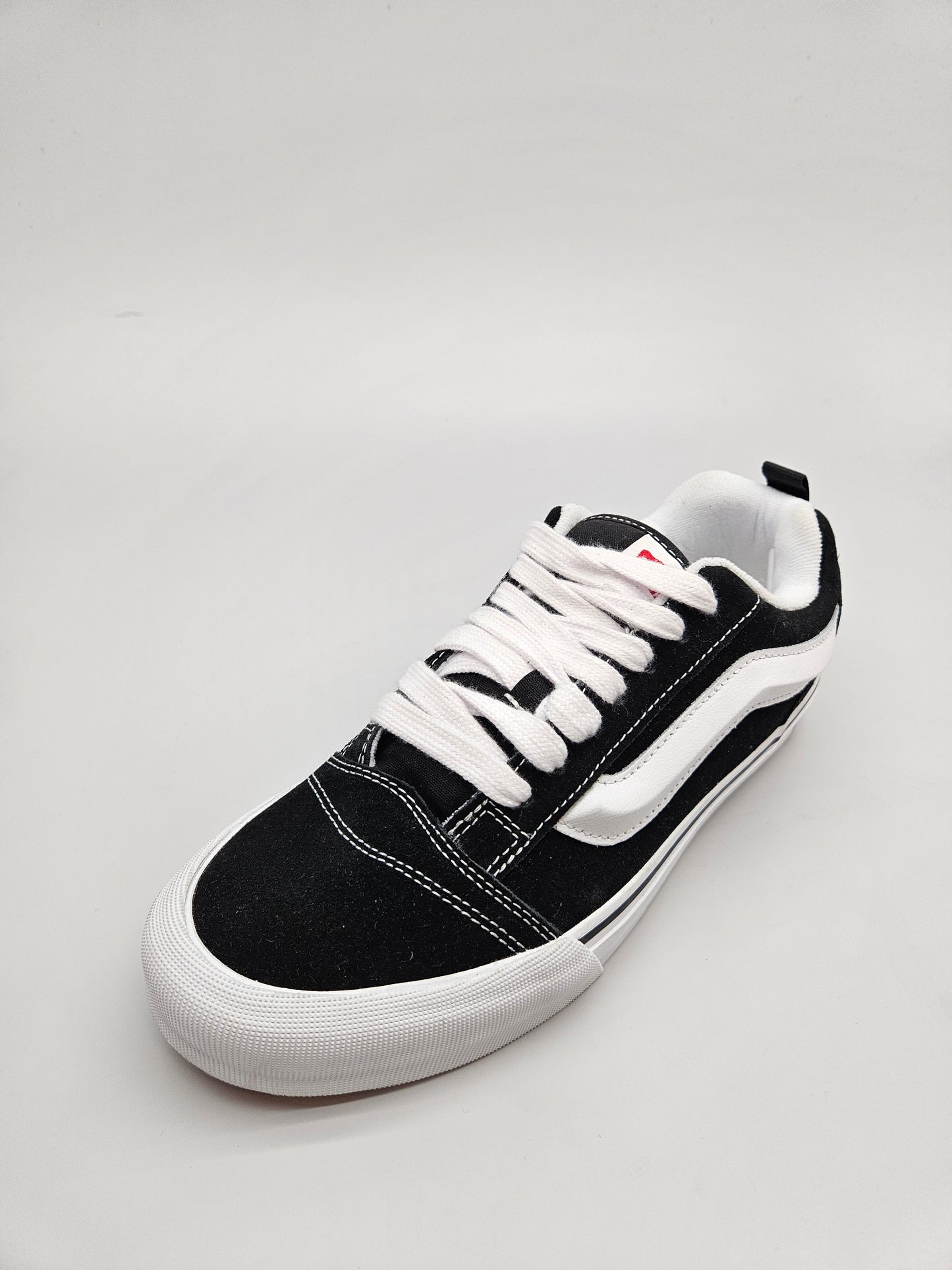 VANS NOVI ORIGINAL PATIKI BR 42