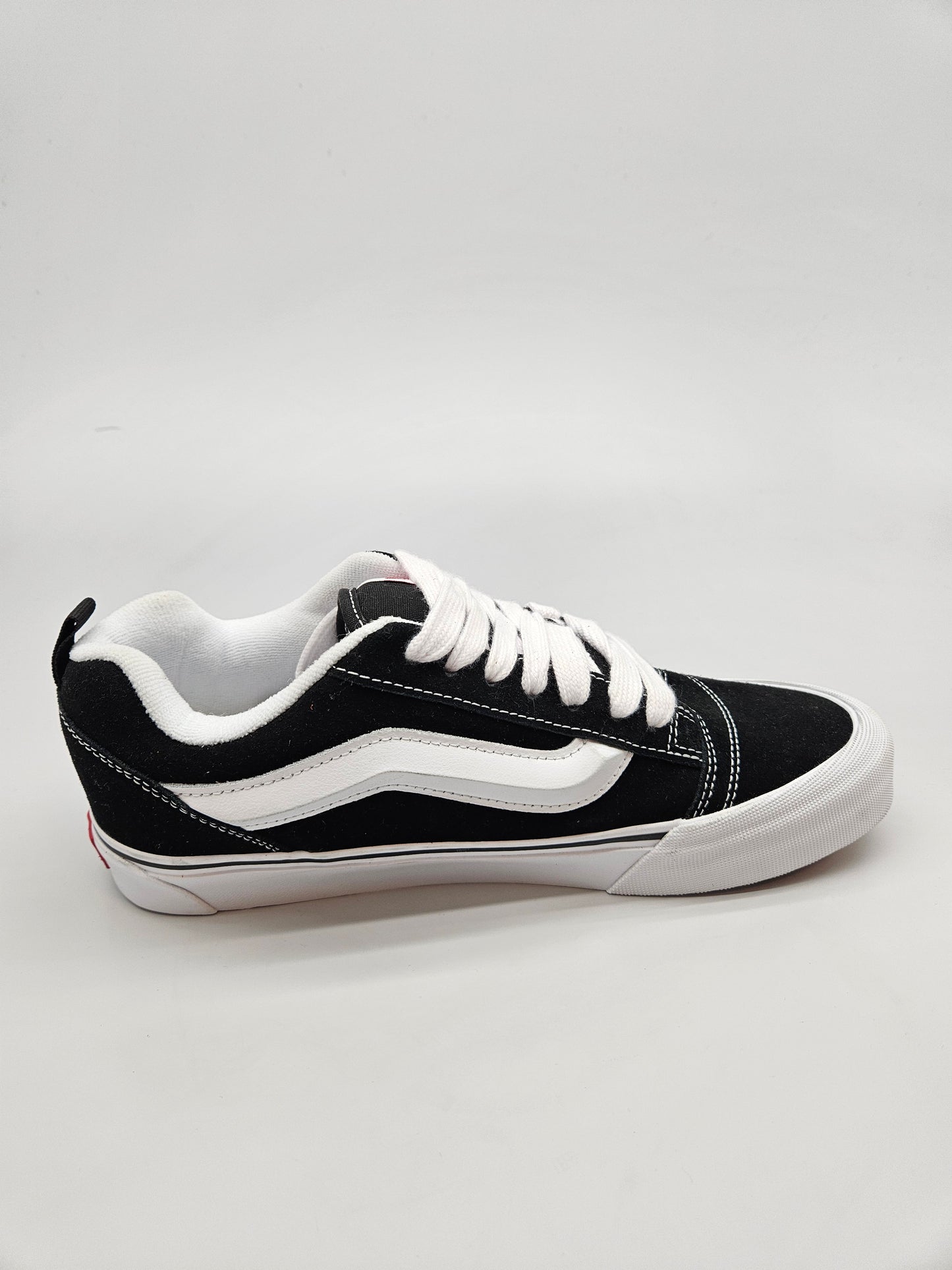 VANS NOVI ORIGINAL PATIKI BR 42