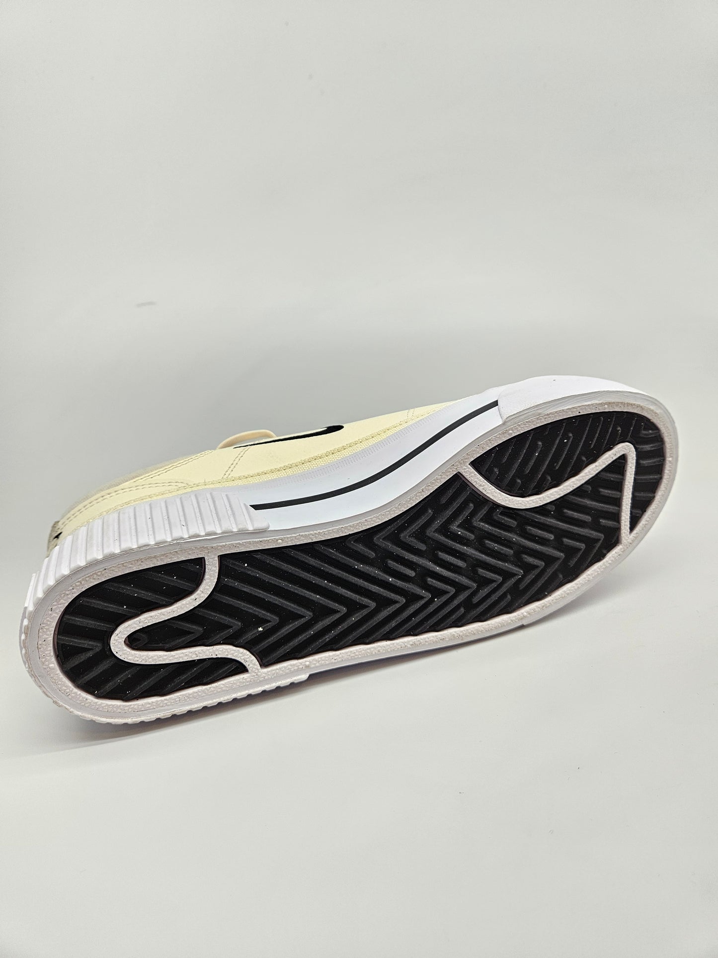 NIKE NOVI ORIGINAL PATIKI BR 40