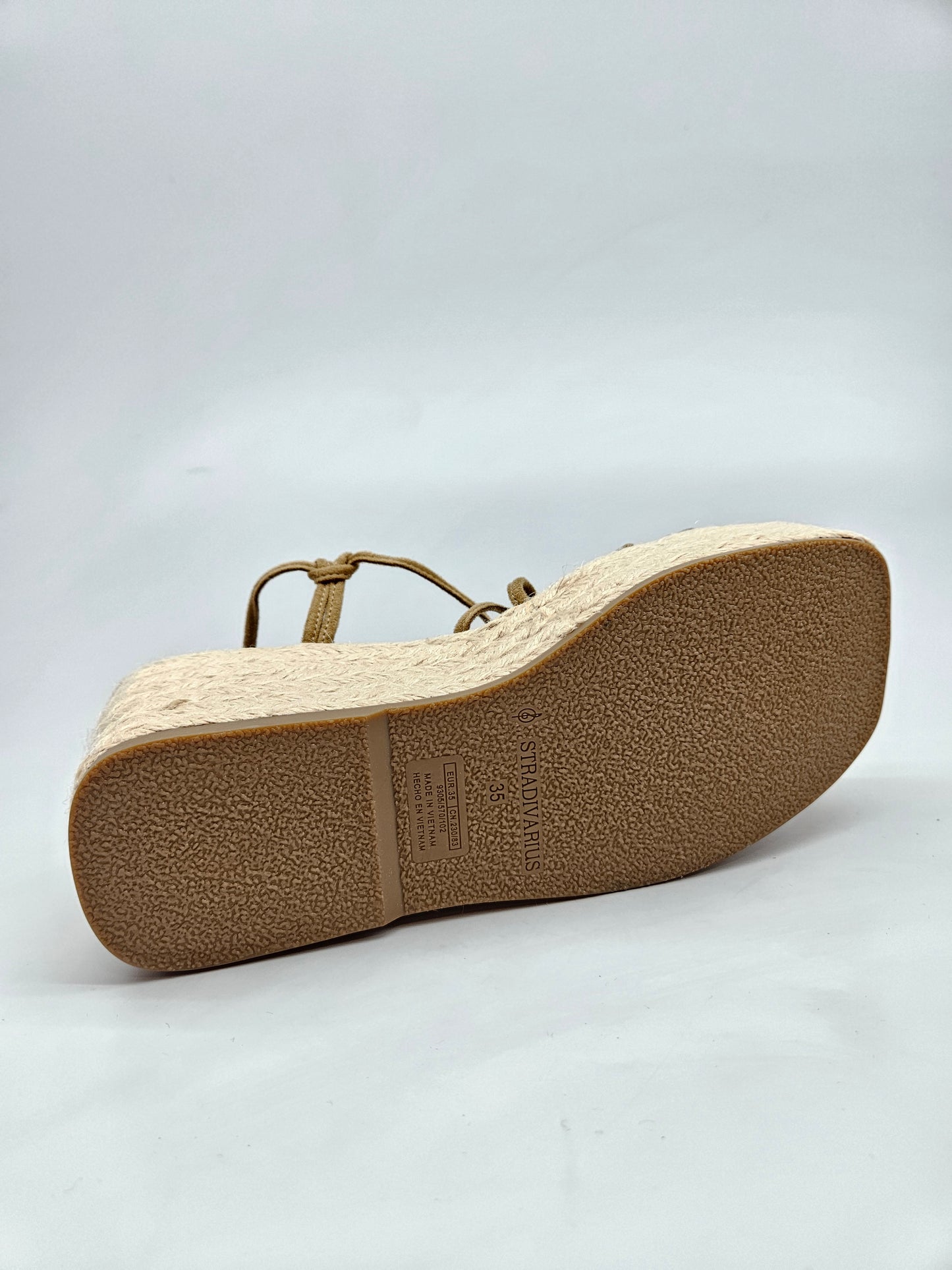 STRADIVARIUS NOVI ORIGINAL SANDALI BR 35
