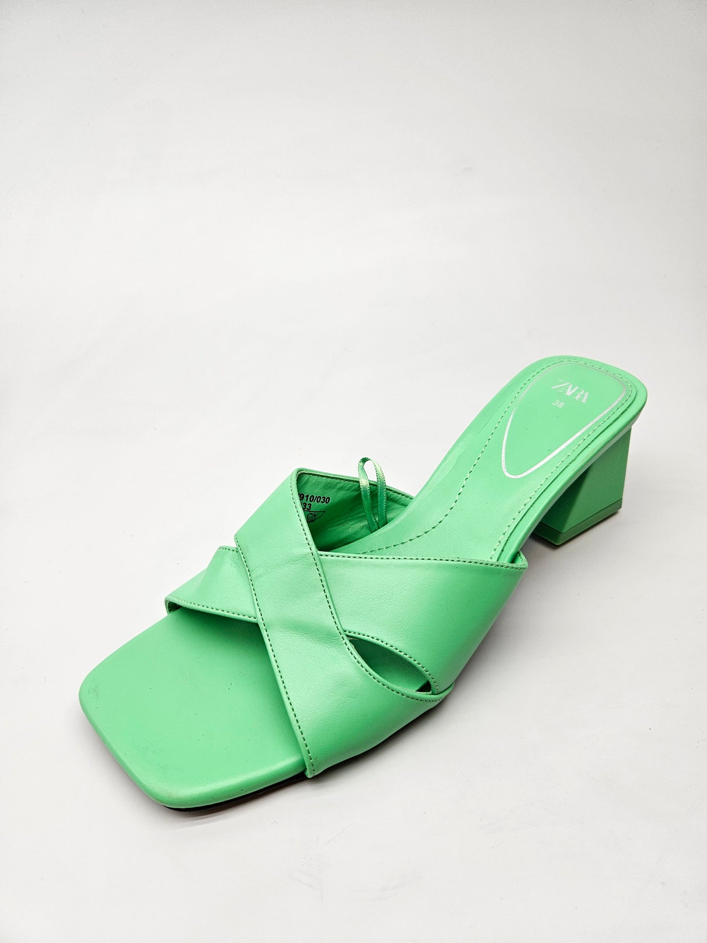 ZARA NOVI ORIGINAL VLECKI BR 38