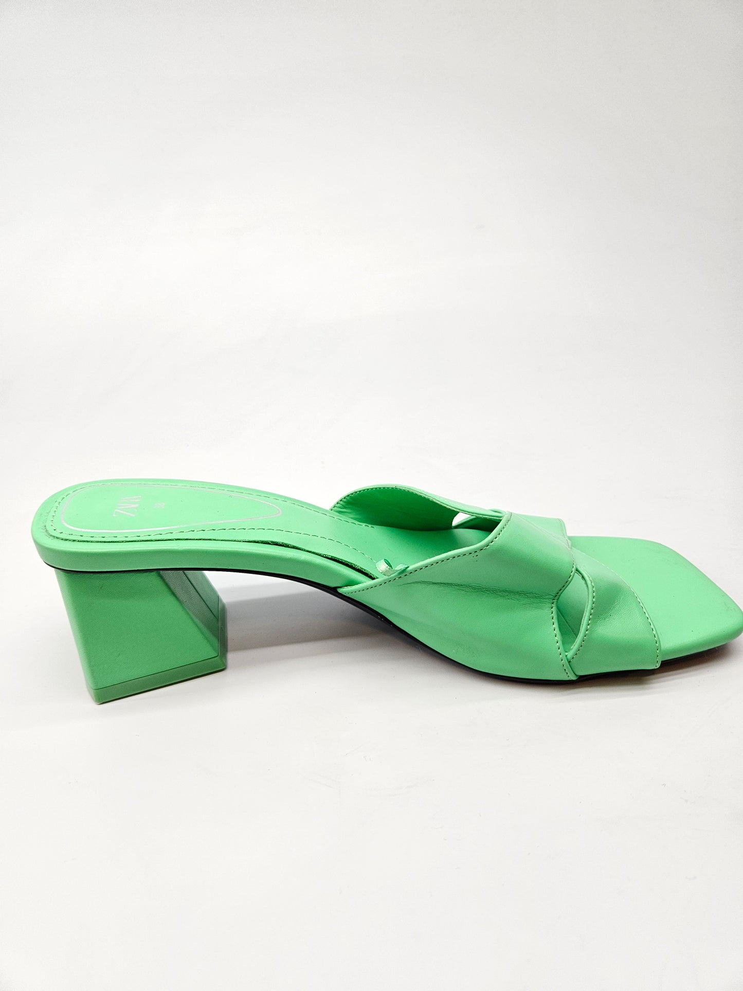 ZARA NOVI ORIGINAL VLECKI BR 38
