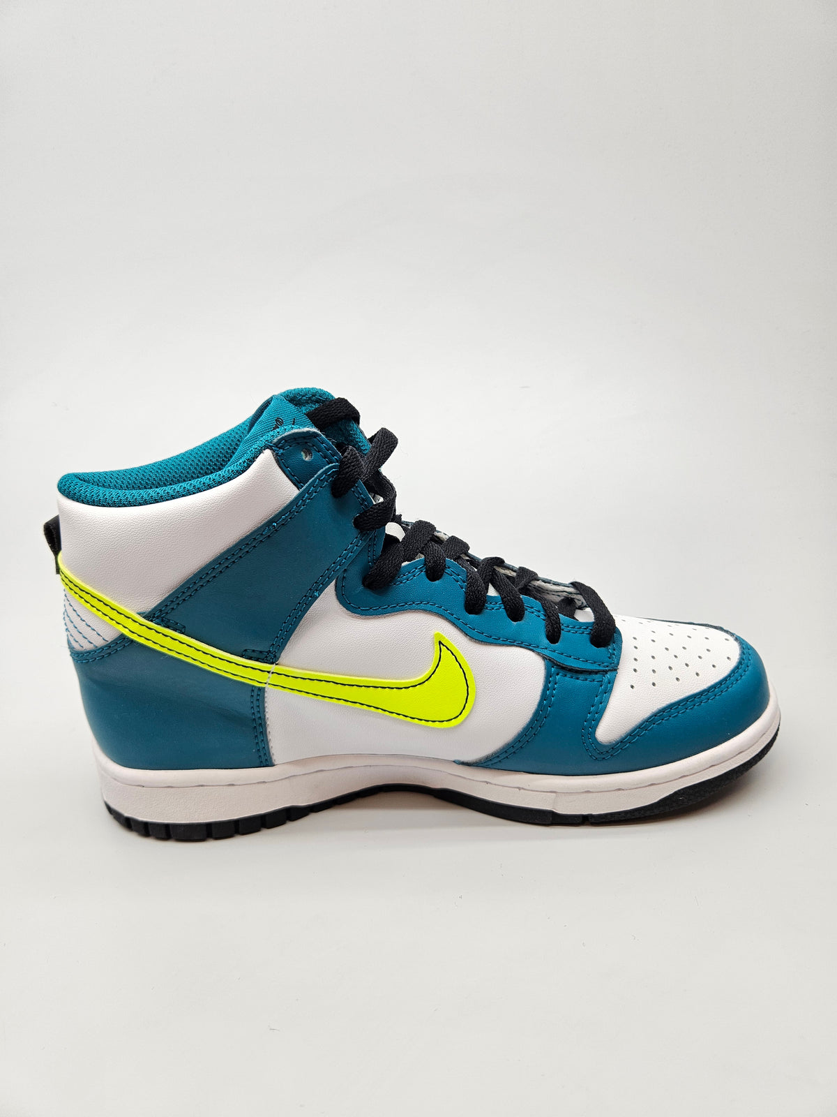 NIKE ORIGINAL NOVI PATIKI BR 38.5