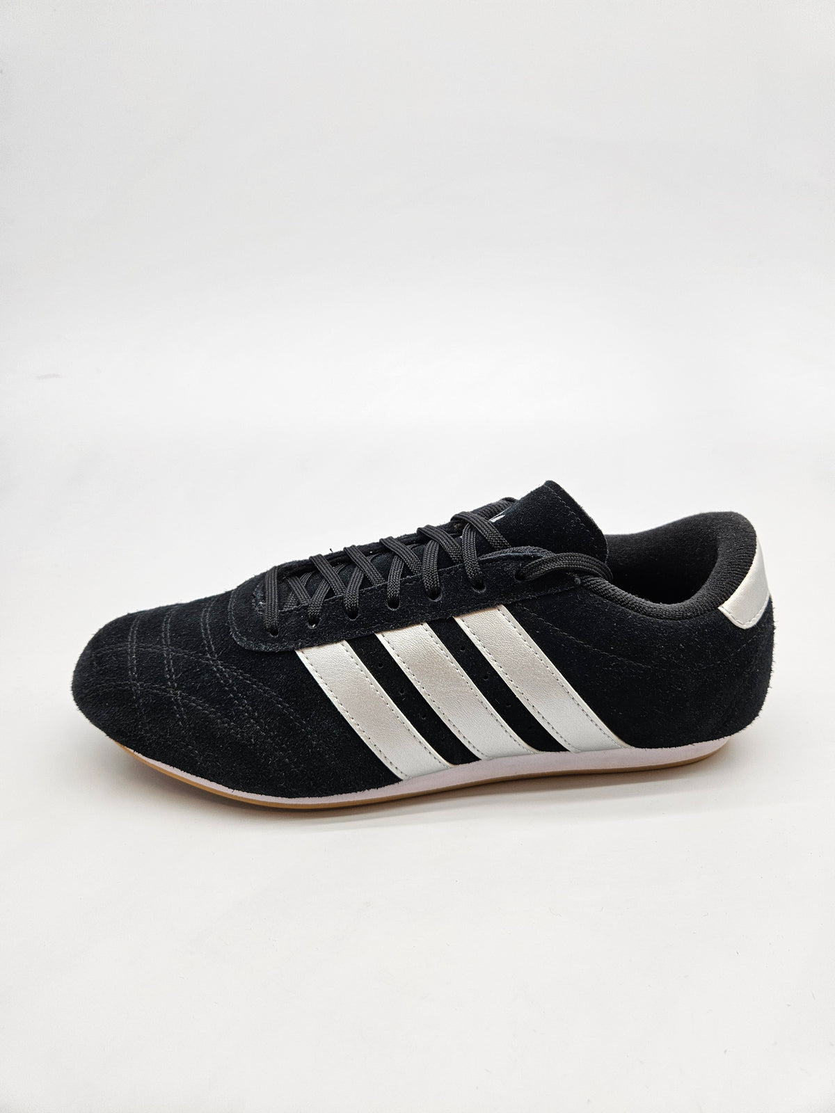 ADIDAS NOVI ORIGINAL PATIKI BR 41