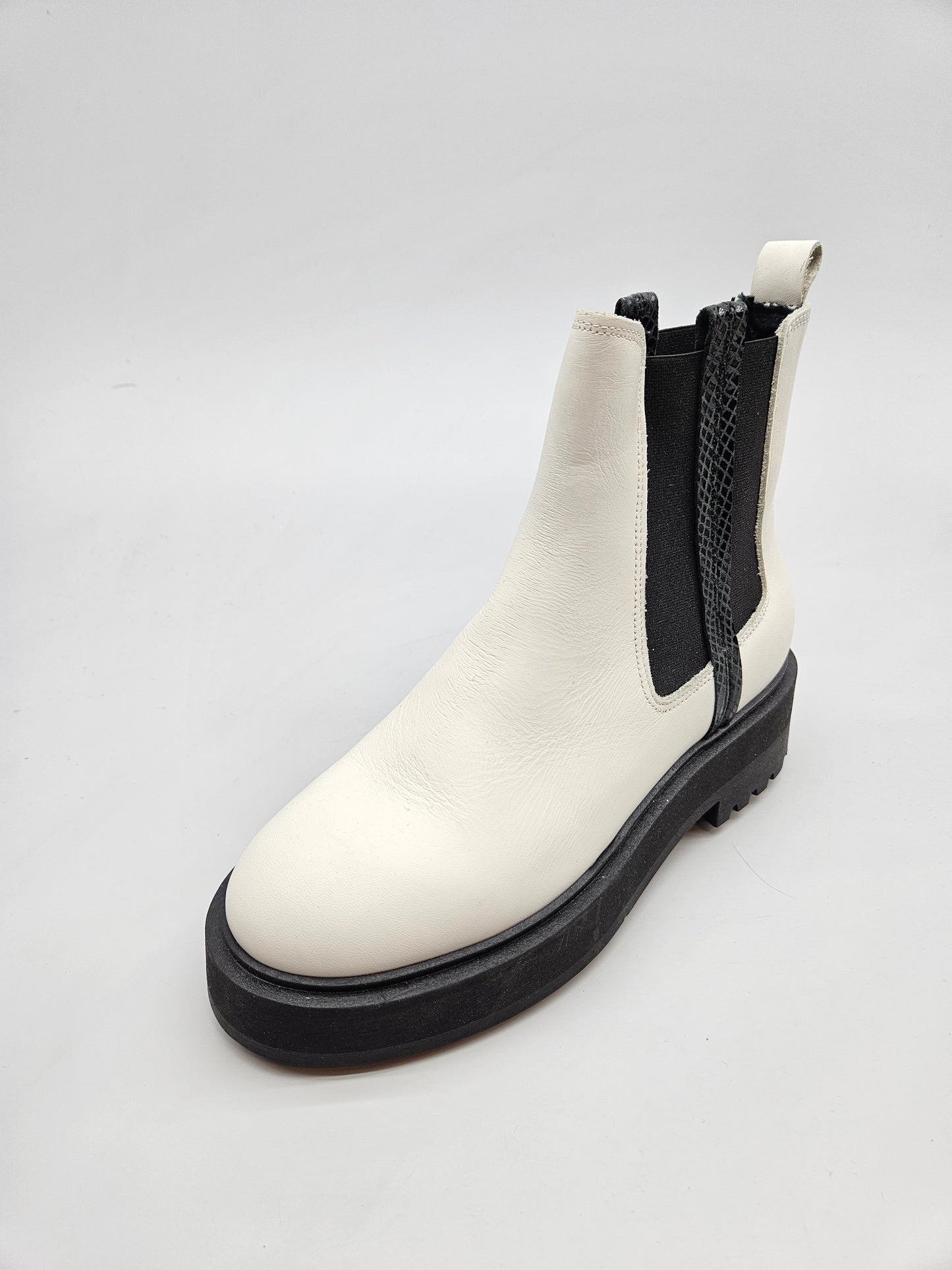 ZIGN NOVI ORIGINAL CIZMI BR 38