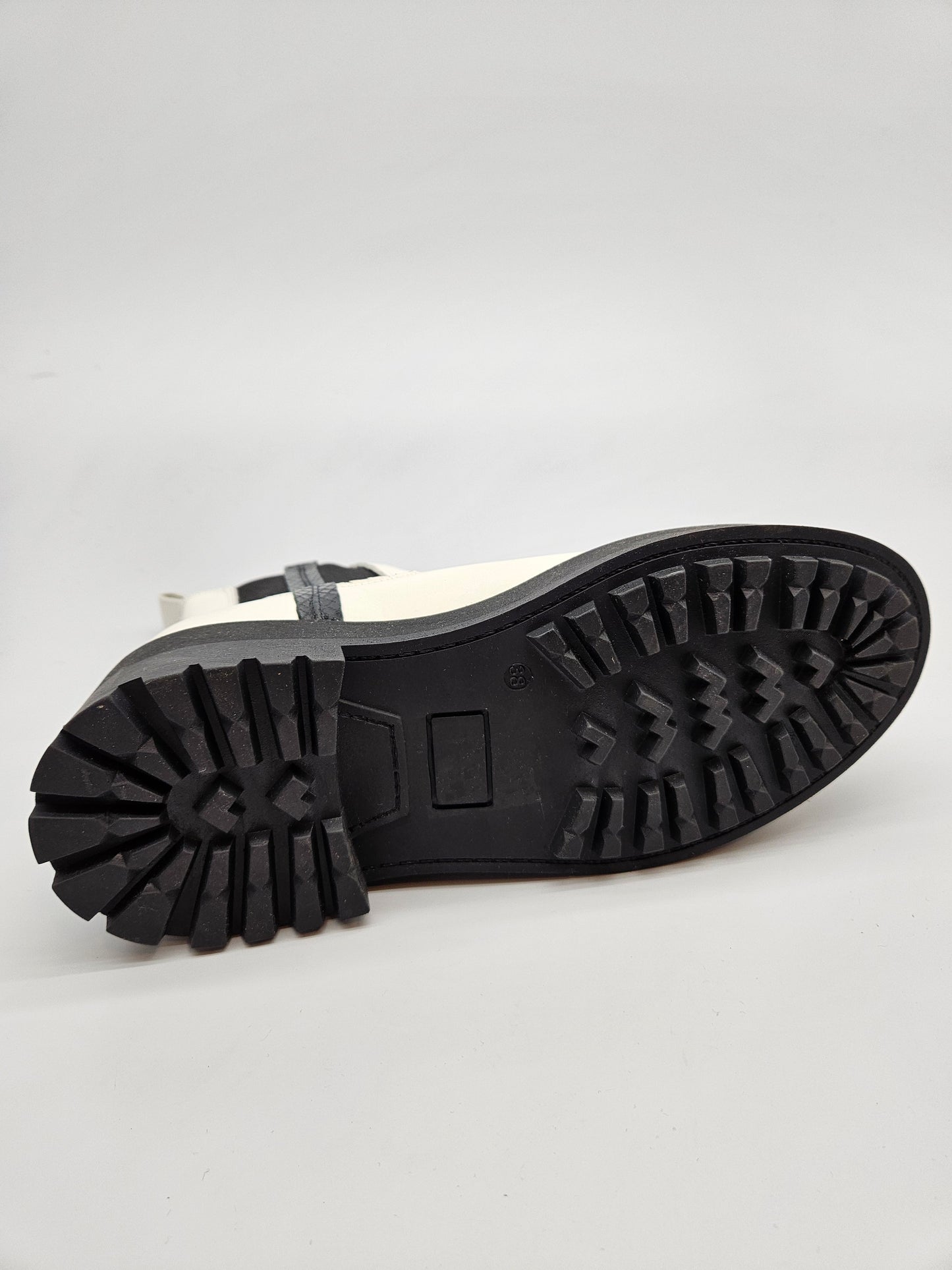 ZIGN NOVI ORIGINAL CIZMI BR 38