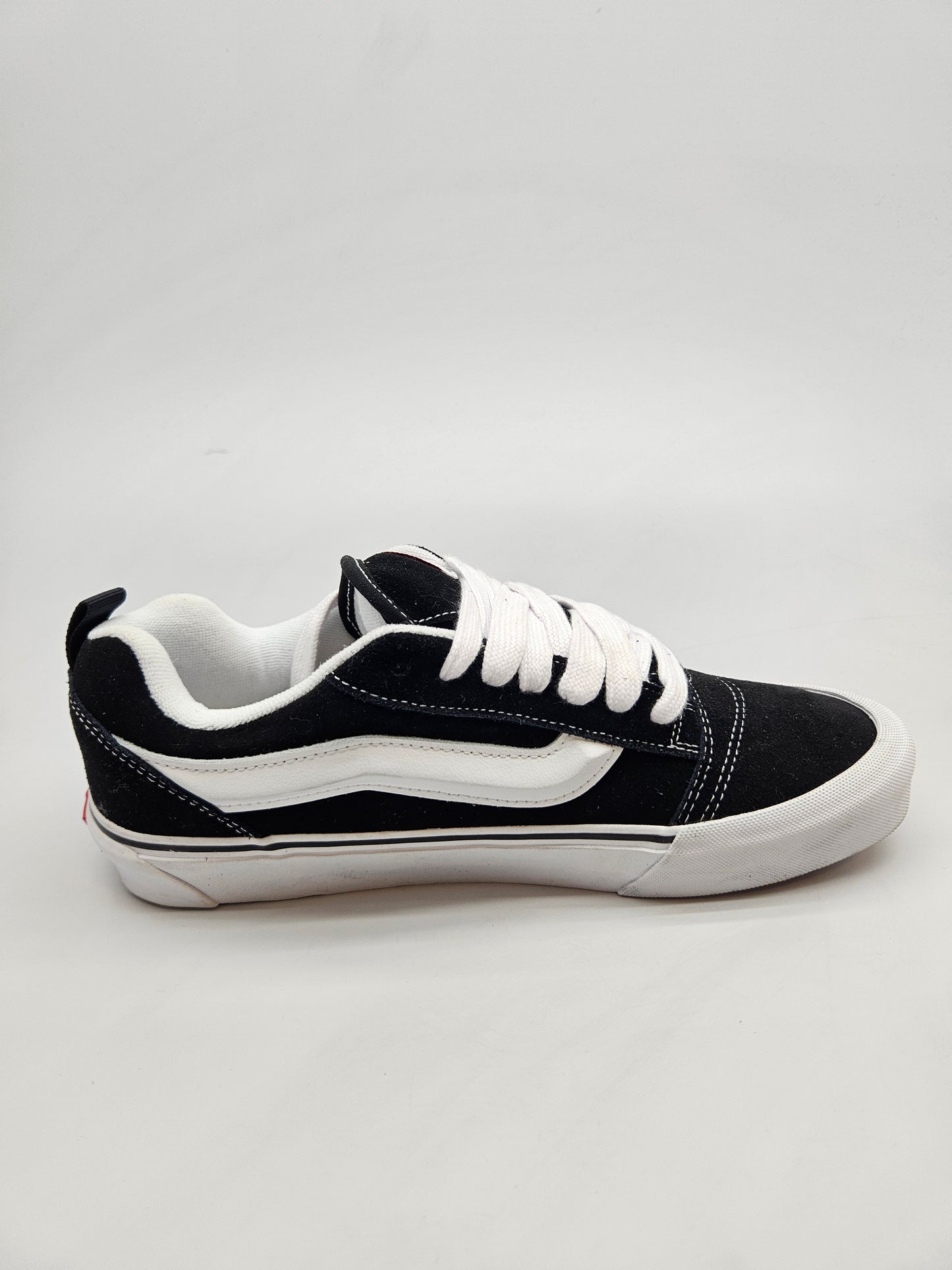 VANS NOVI ORIGINAL PATIKI BR 43