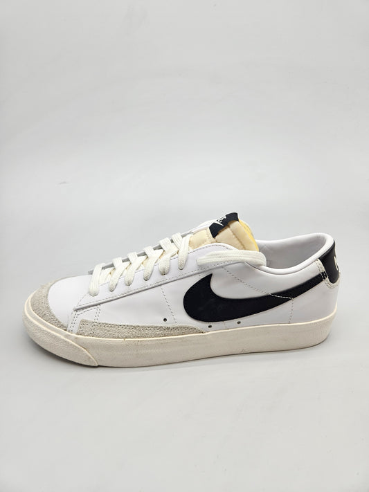 NIKE ORIGINAL NOVI PATIKI BR 43