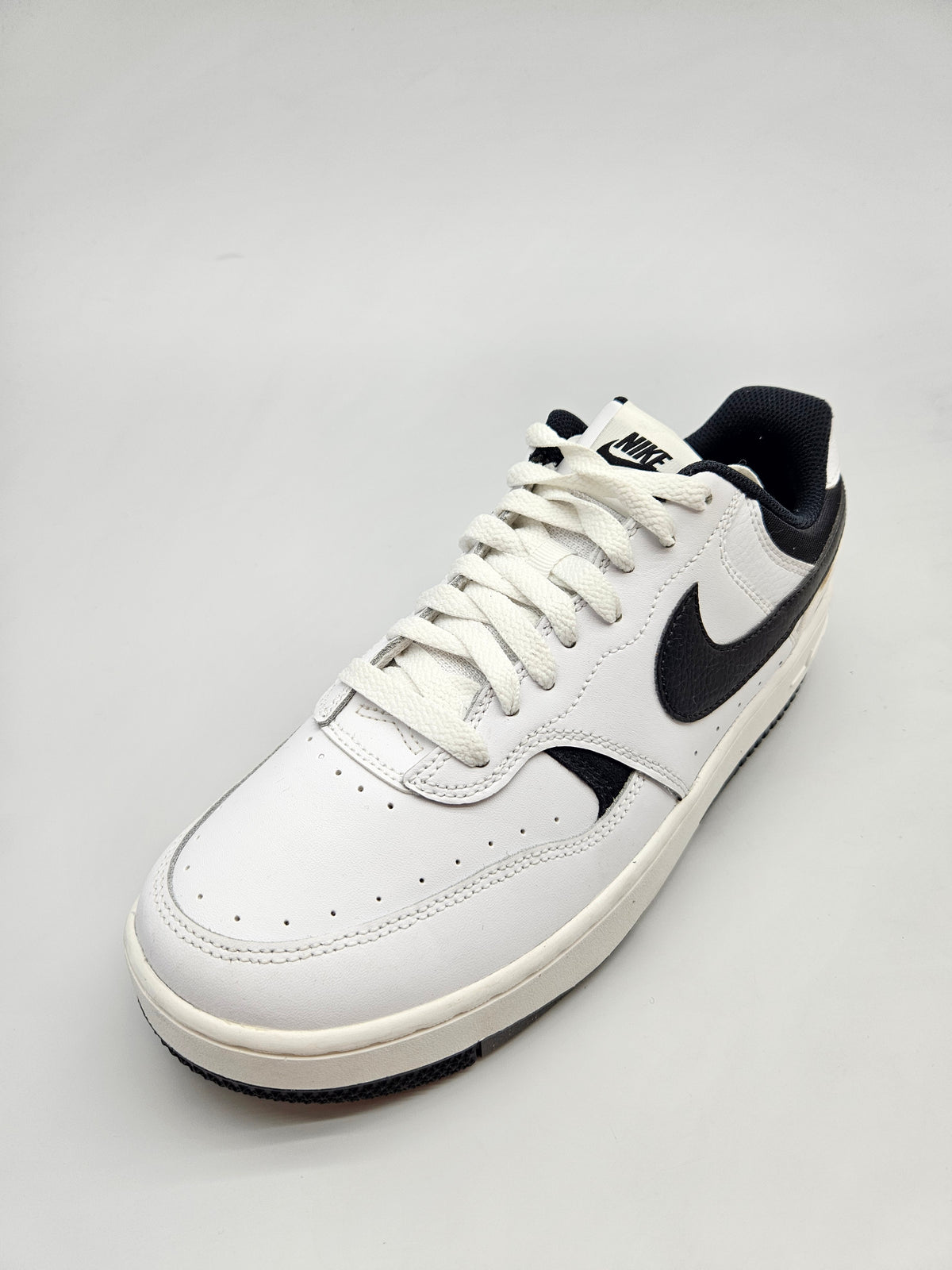 NIKE NOVI ORIGINAL PATIKI BR 42