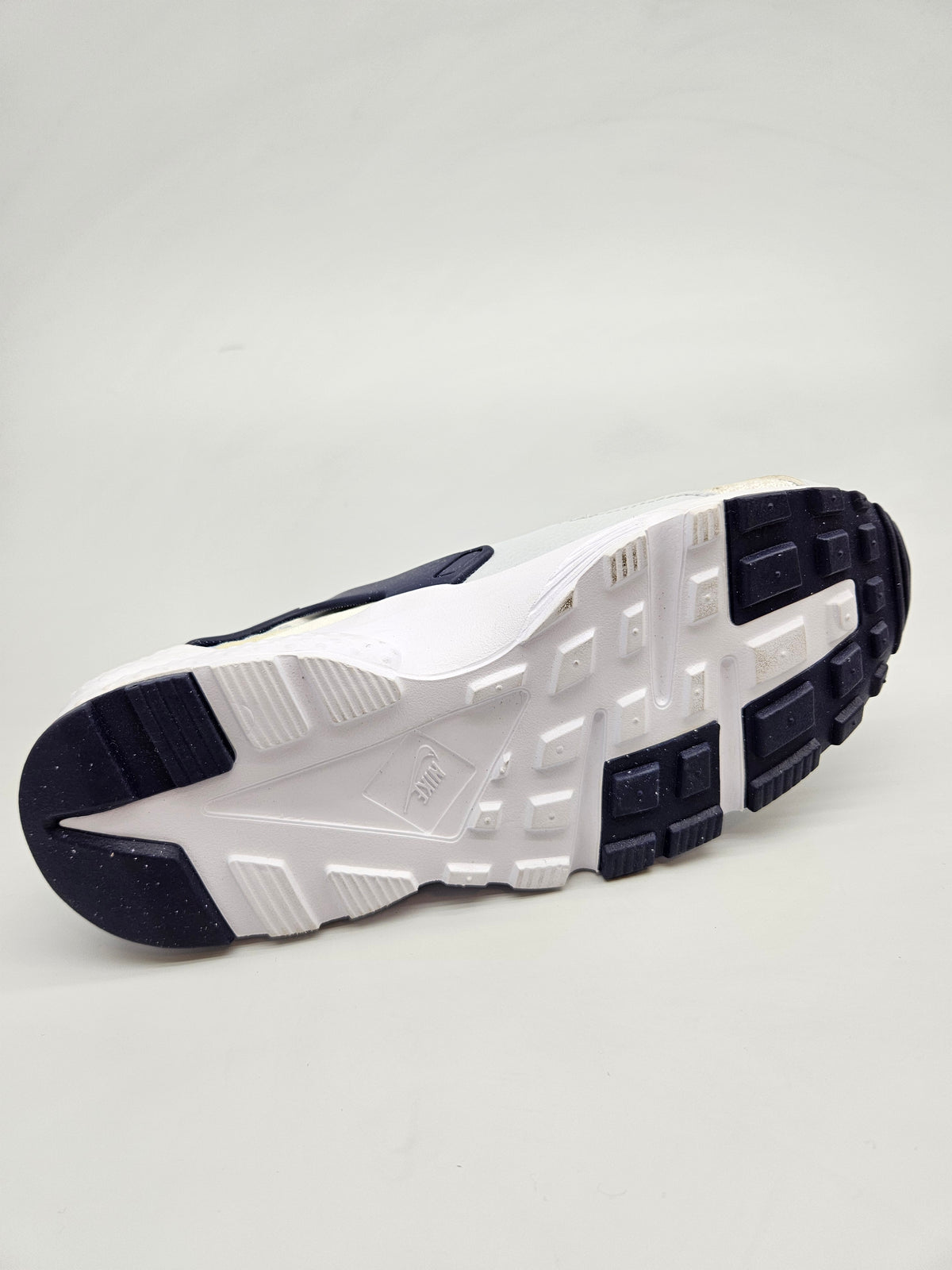 NIKE NOVI ORIGINAL PATIKI BR 39
